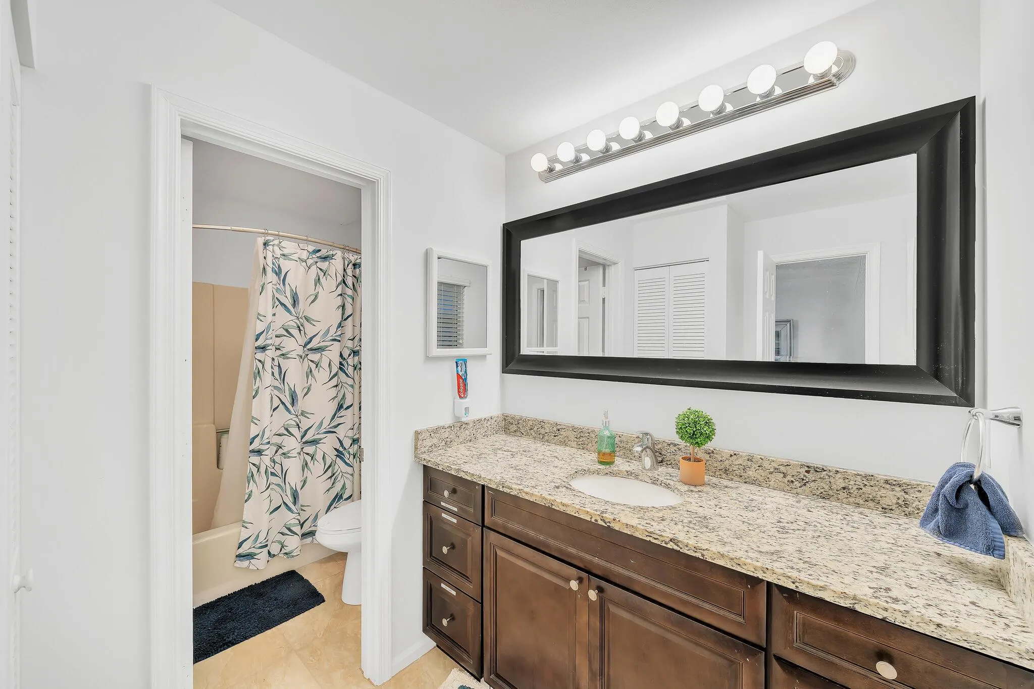 1627 Woodbridge Lakes Circle