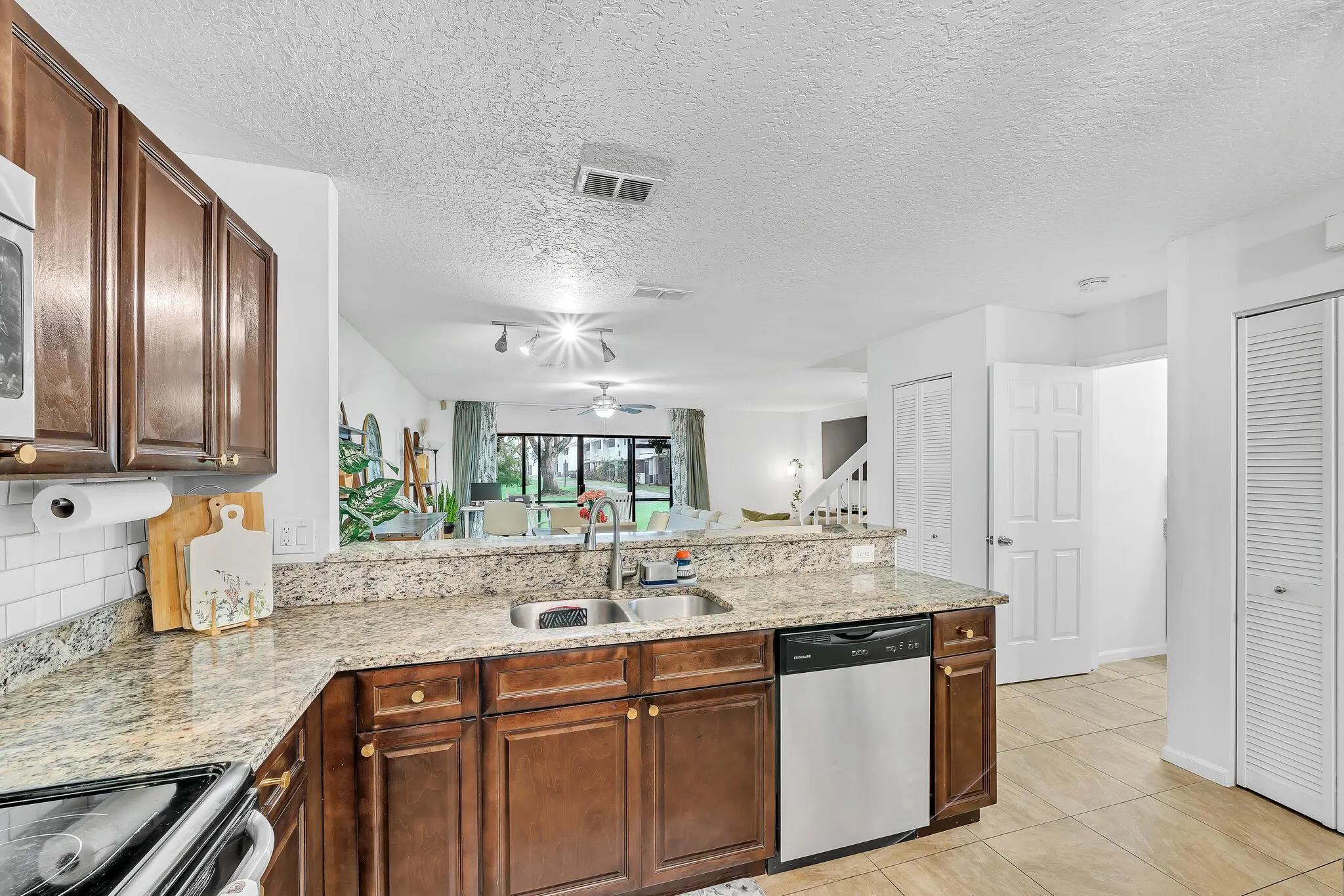 1627 Woodbridge Lakes Circle