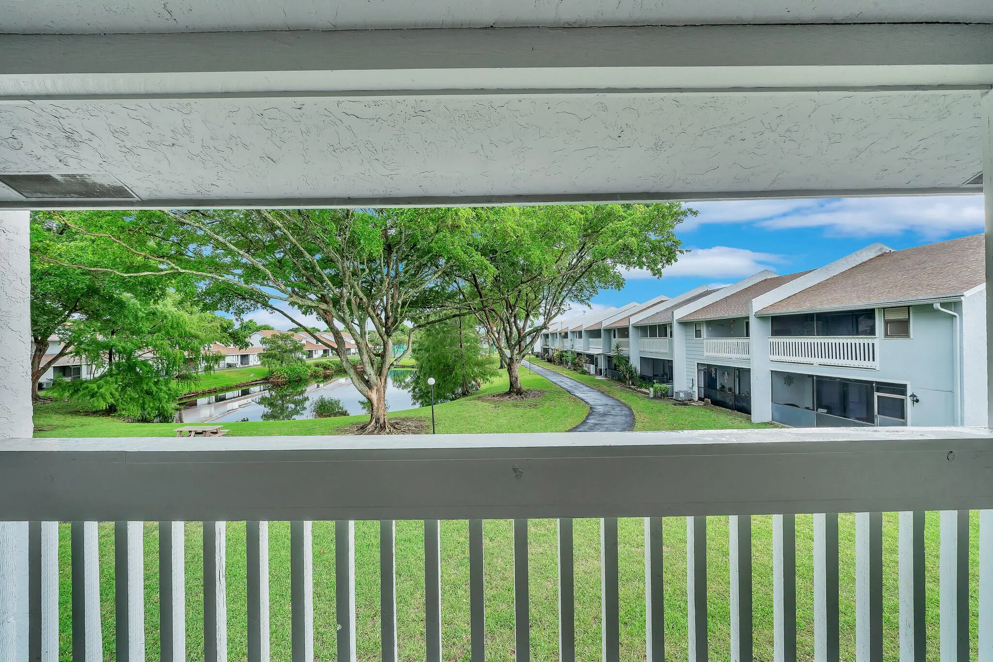 1627 Woodbridge Lakes Circle