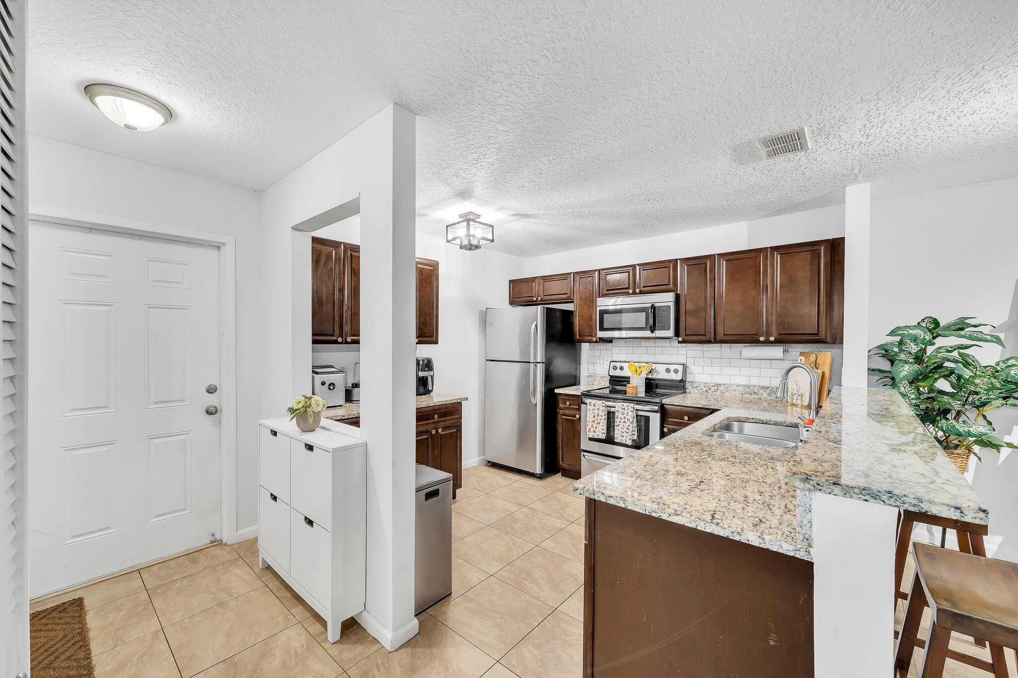 1627 Woodbridge Lakes Circle