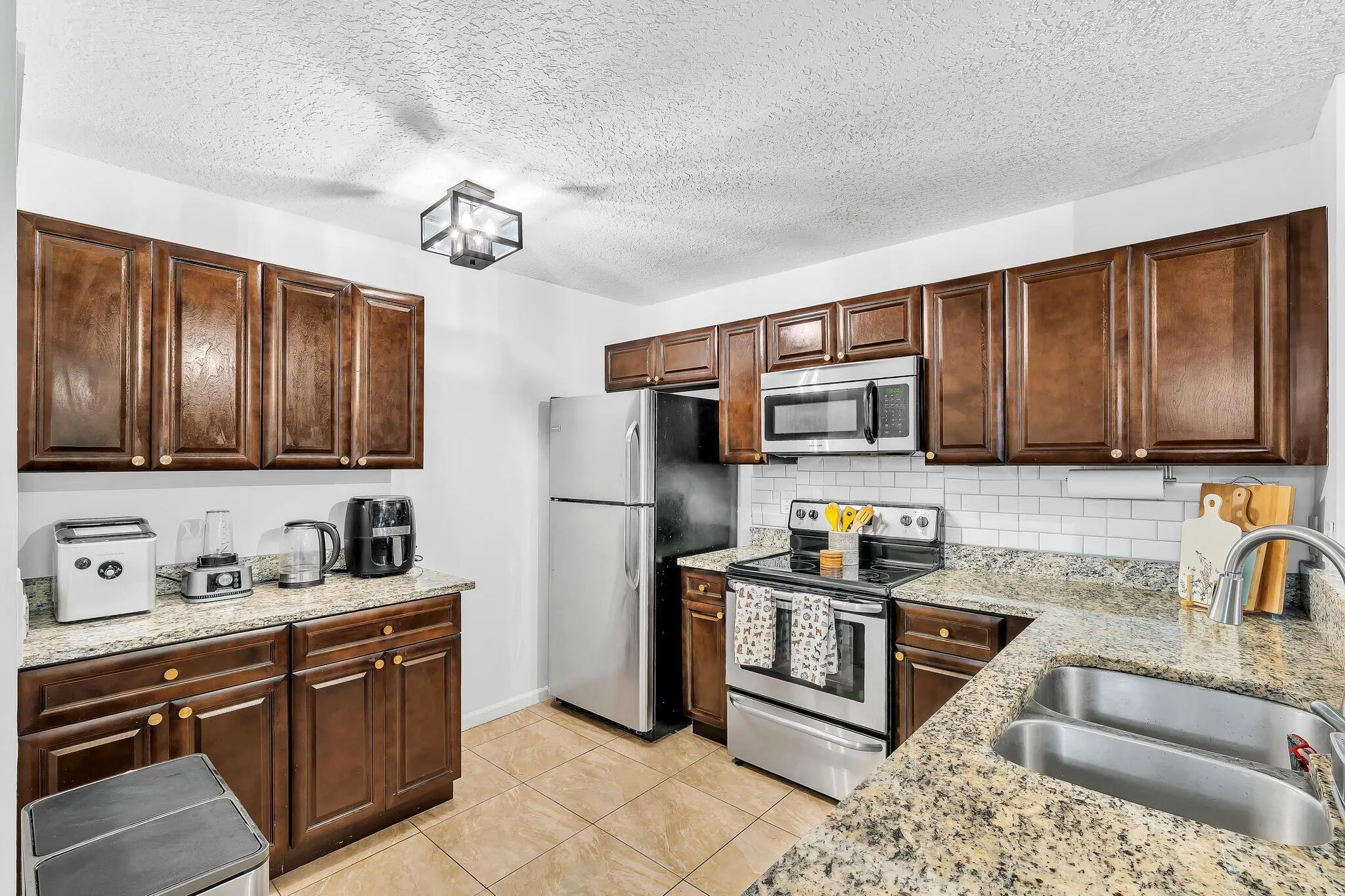 1627 Woodbridge Lakes Circle