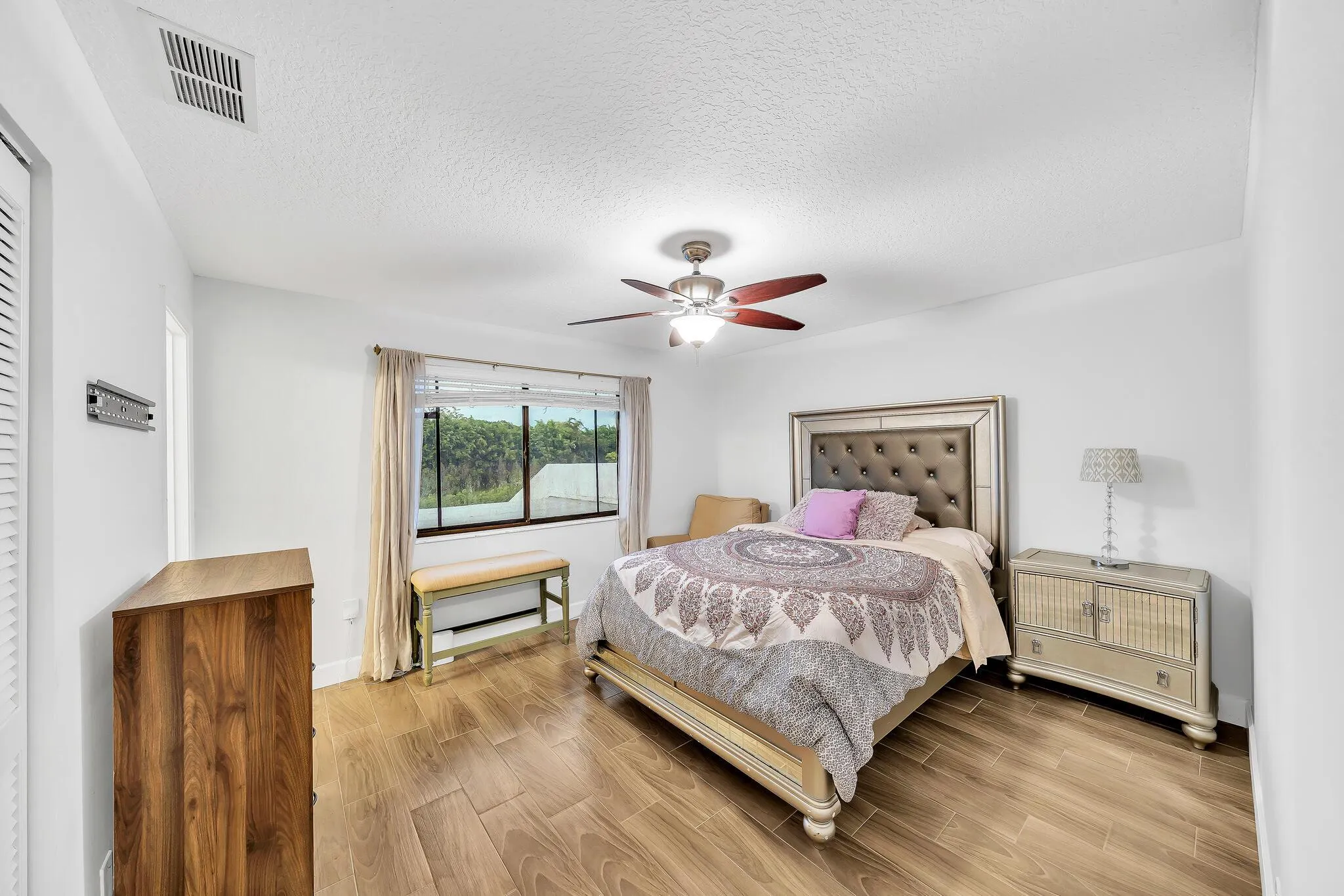 1627 Woodbridge Lakes Circle