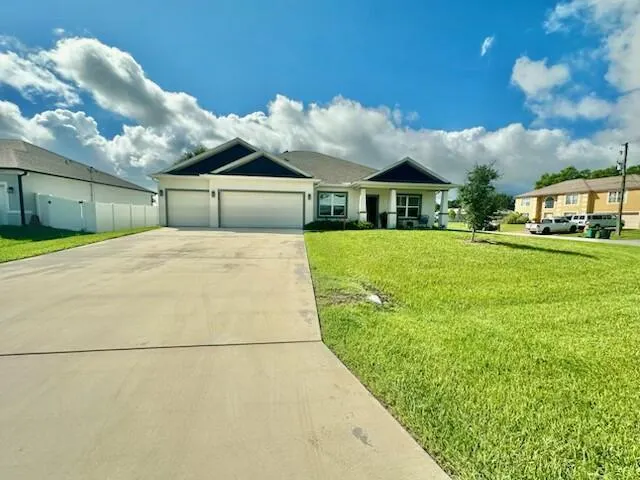 418 SW Namoit Place