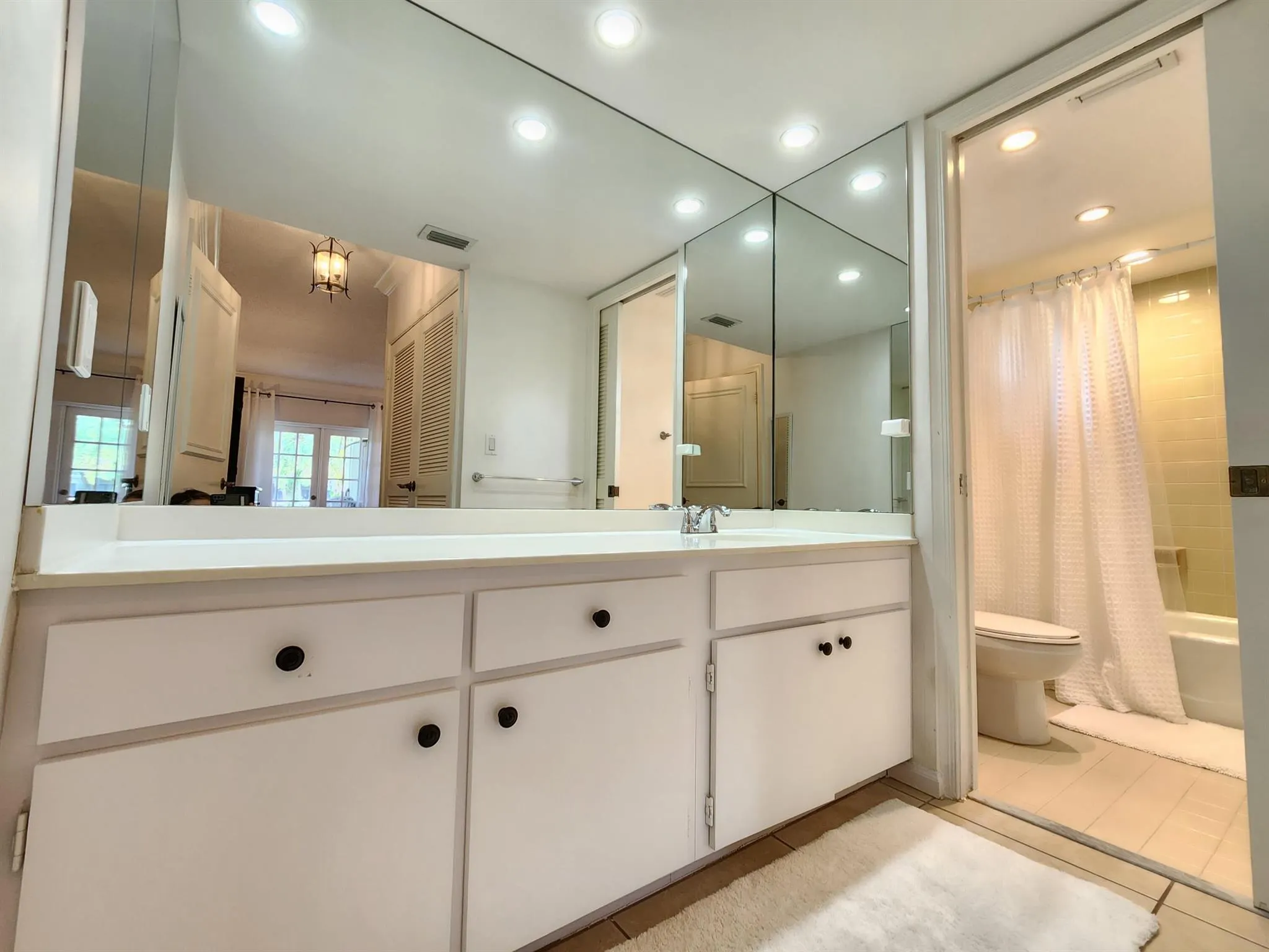 11863 Wimbledon Circle, #402