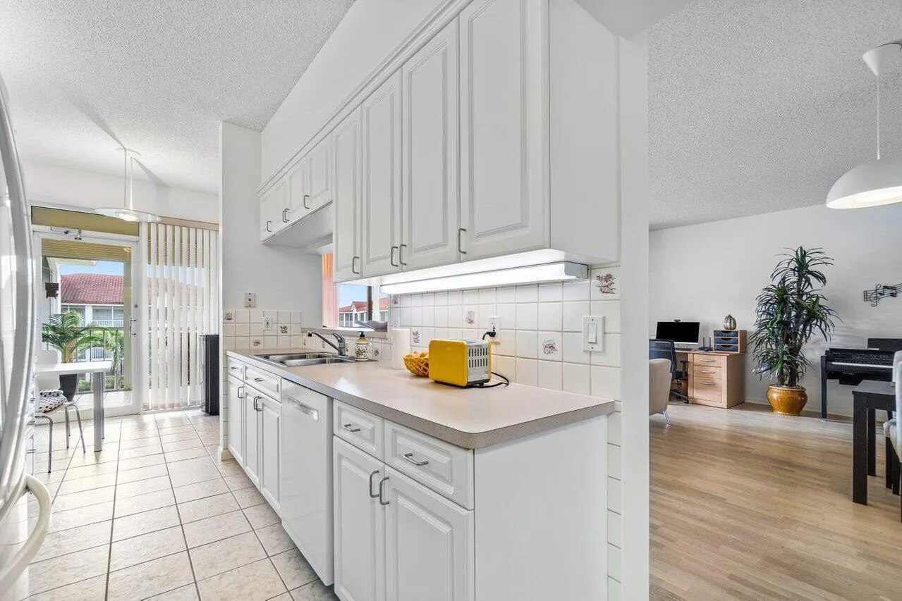 109 Half Moon Circle, #G3