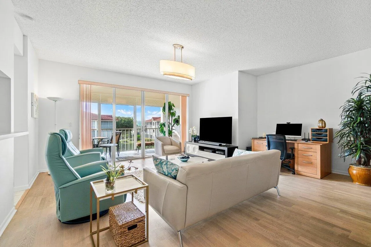 109 Half Moon Circle, #G3