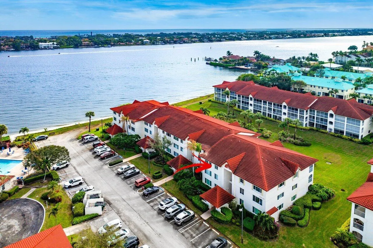 109 Half Moon Circle, #G3