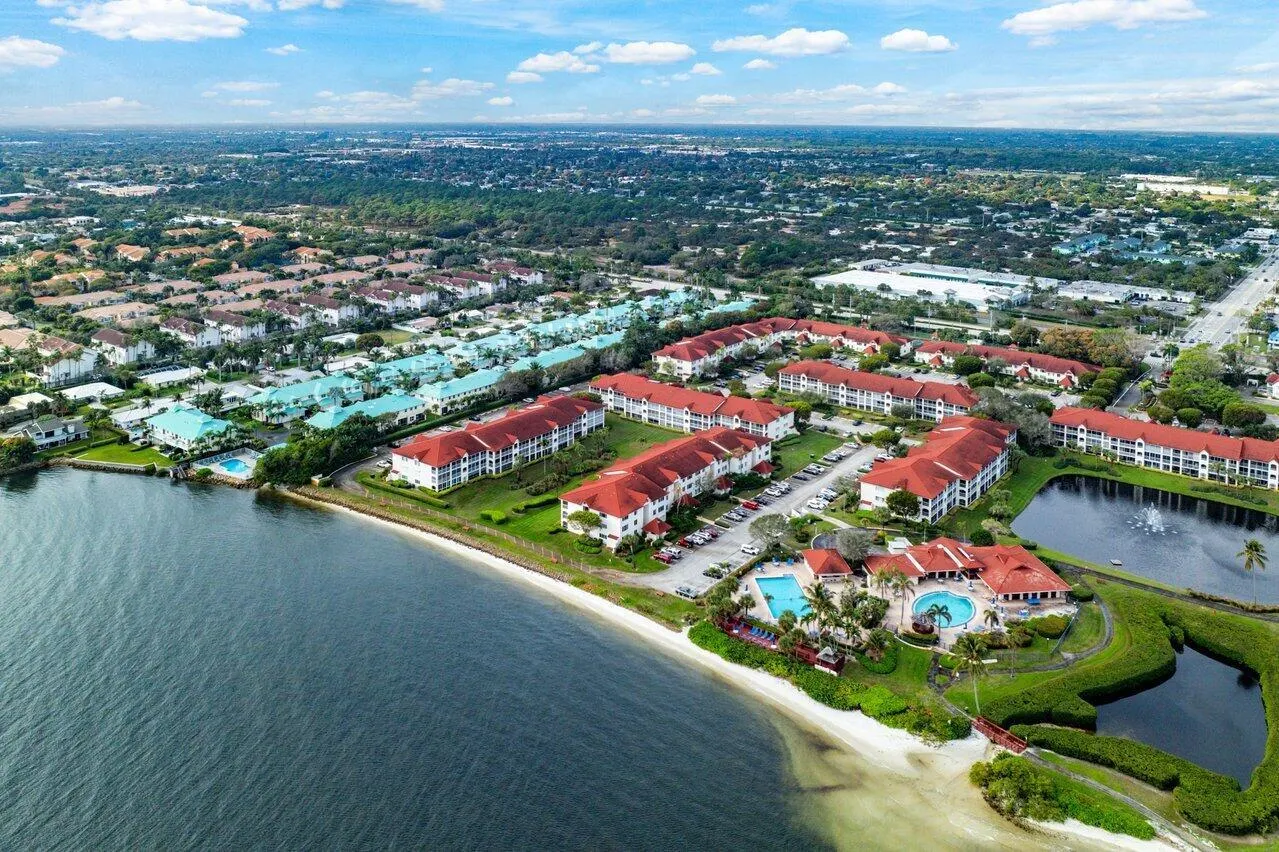 109 Half Moon Circle, #G3