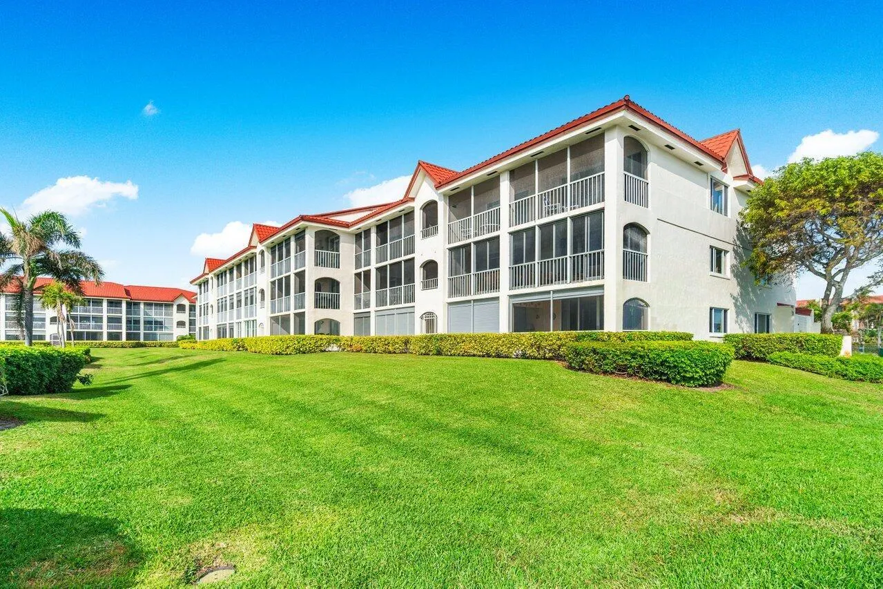 109 Half Moon Circle, #G3