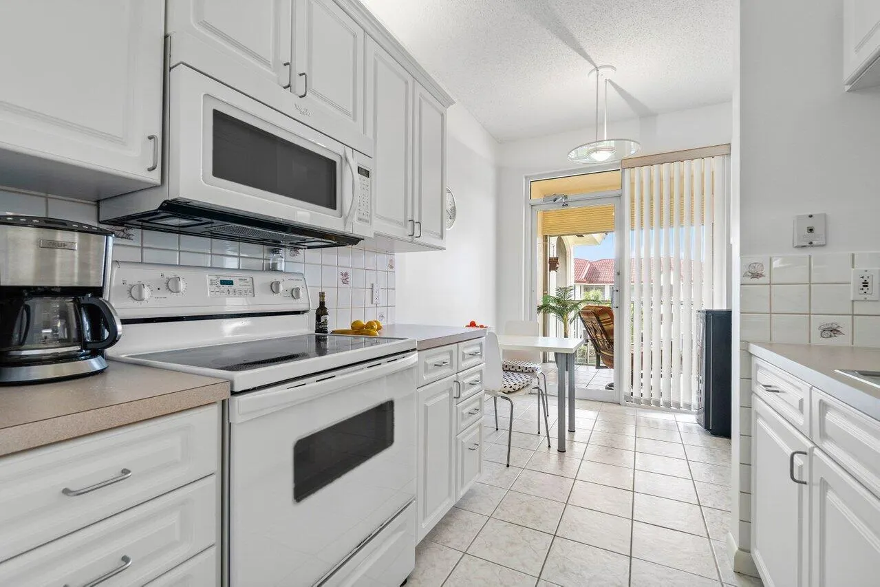 109 Half Moon Circle, #G3