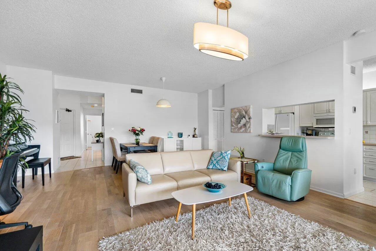 109 Half Moon Circle, #G3