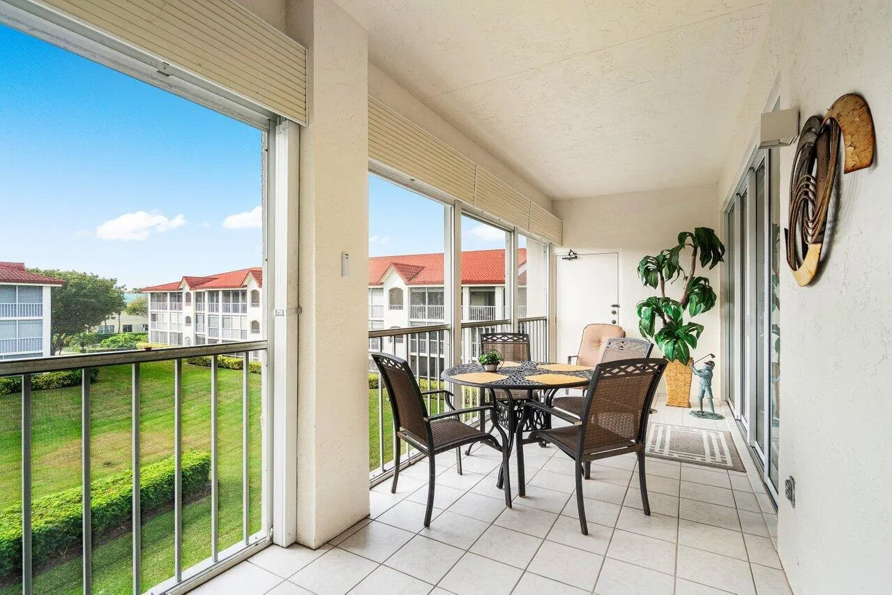 109 Half Moon Circle, #G3