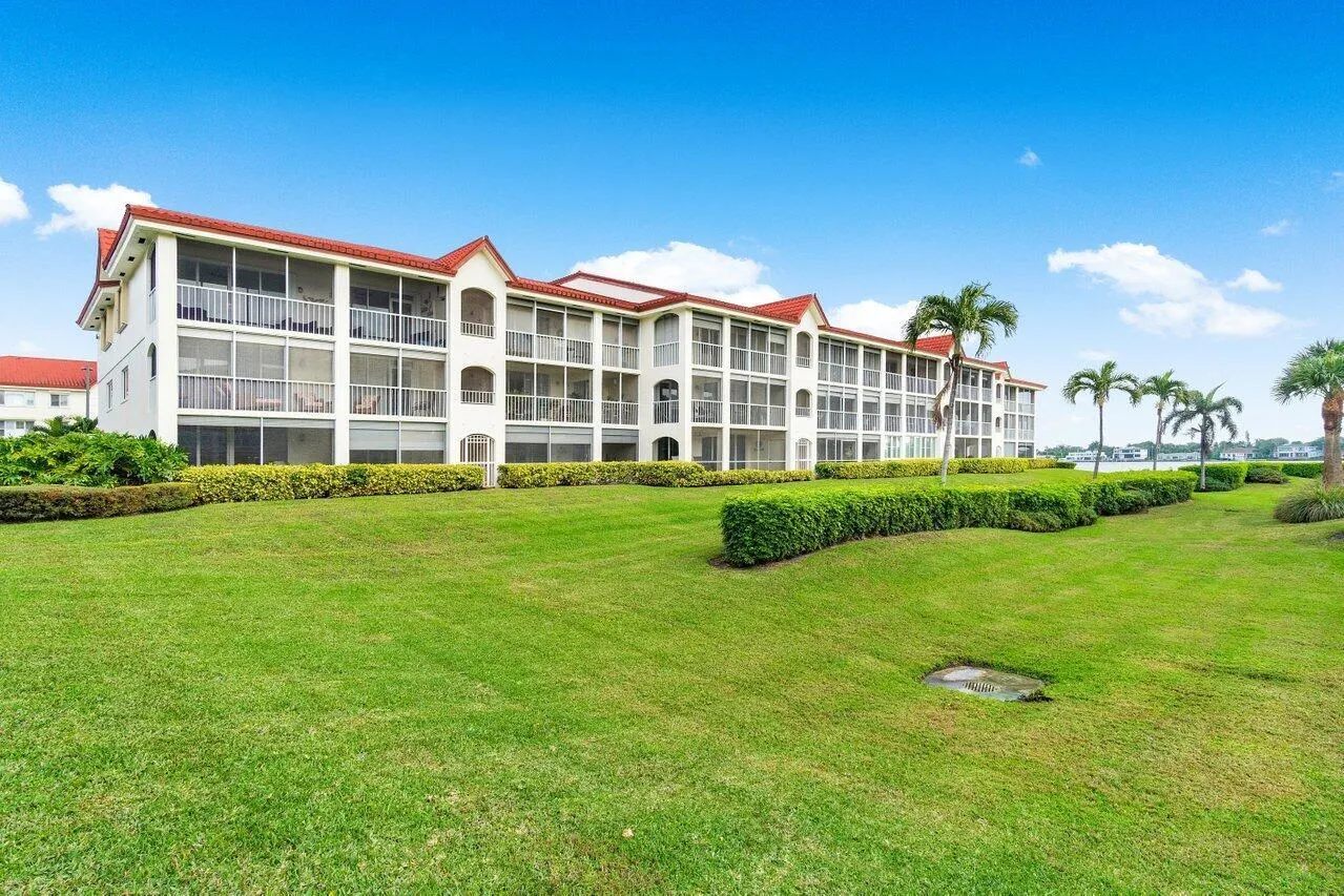 109 Half Moon Circle, #G3