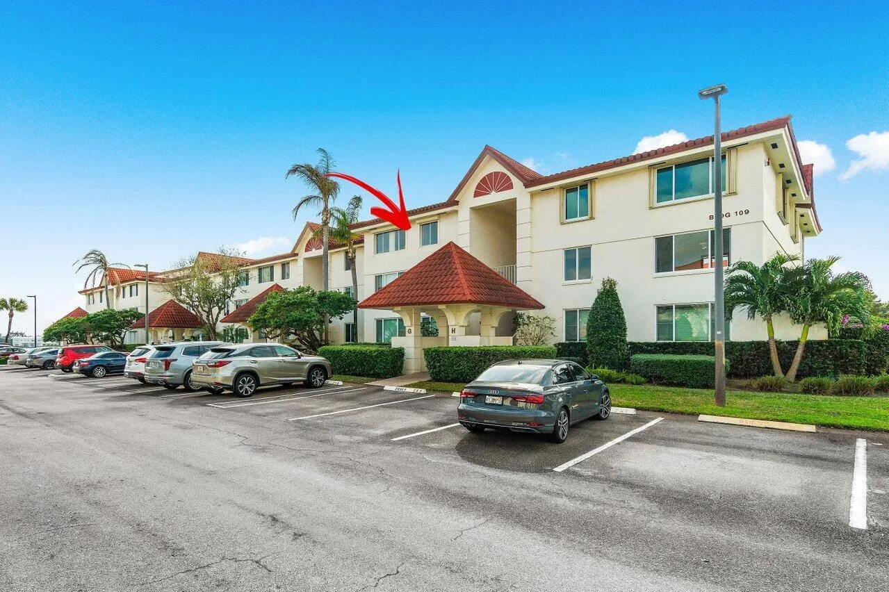 109 Half Moon Circle, #G3