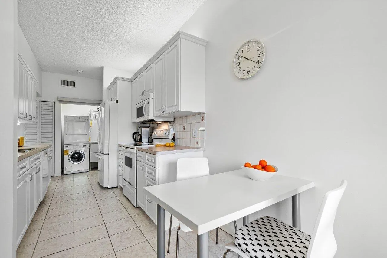 109 Half Moon Circle, #G3