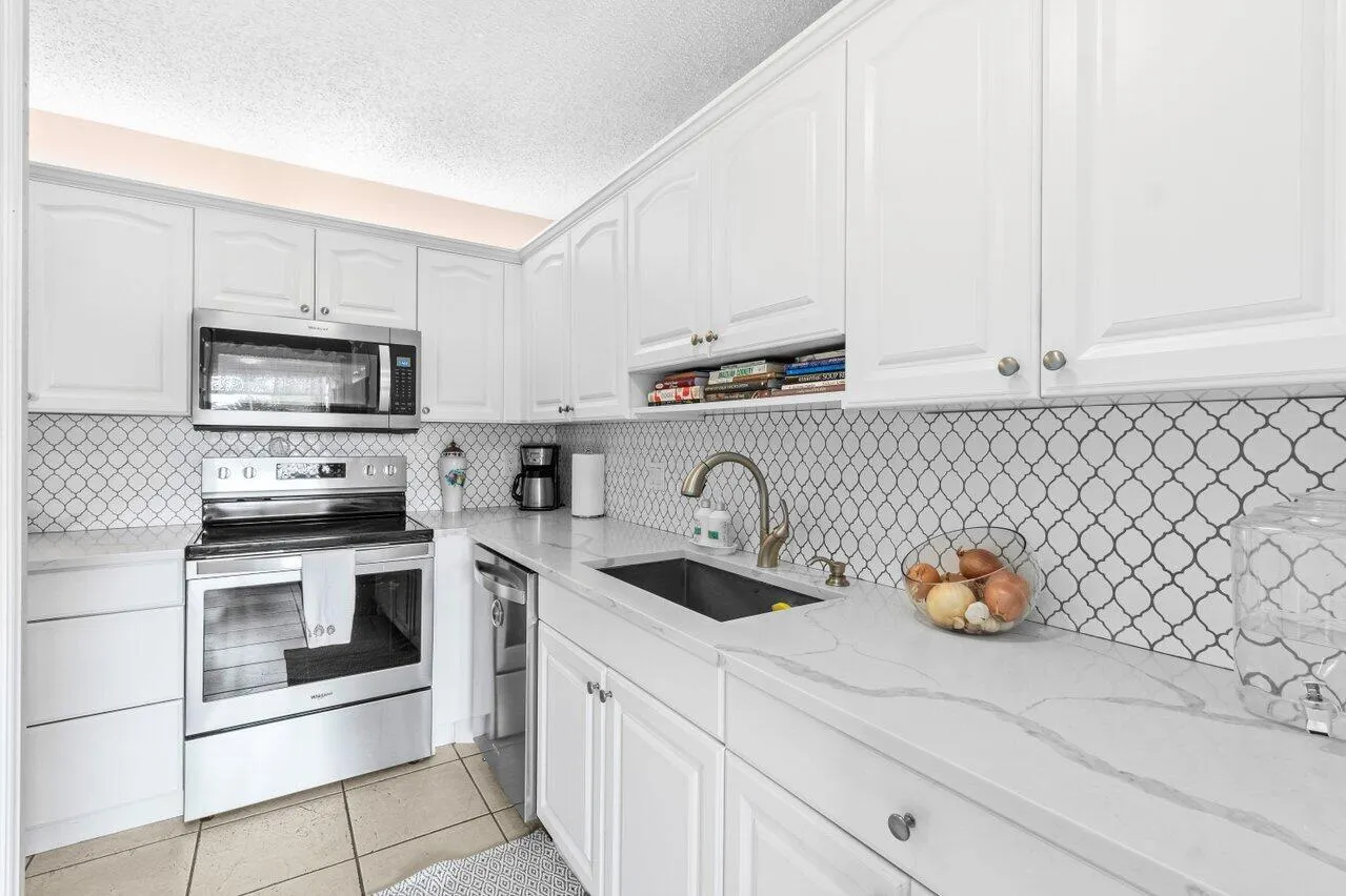 1131 Calamondin Ter 203 Terrace, #203