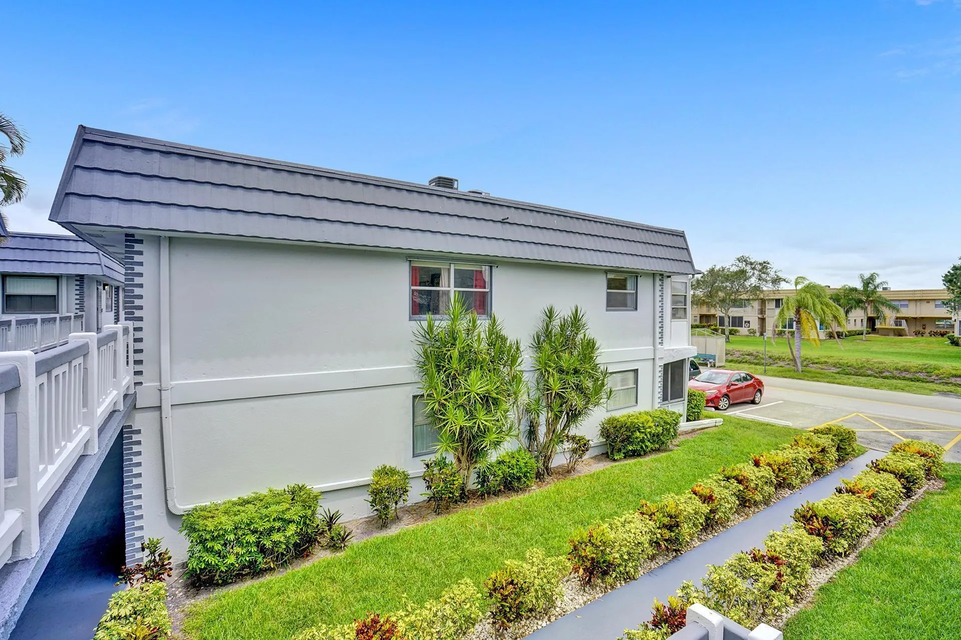 279 Tuscany E