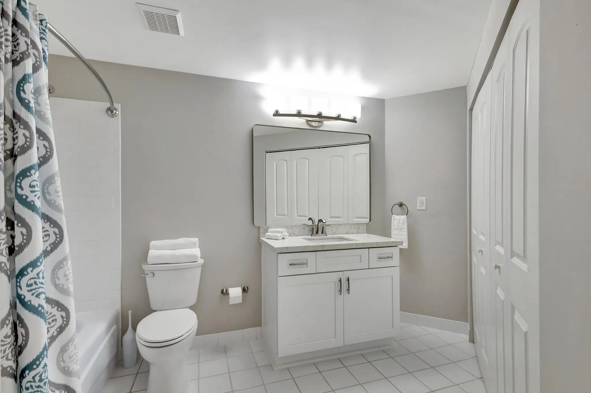 300 Uno Lago Drive, #101