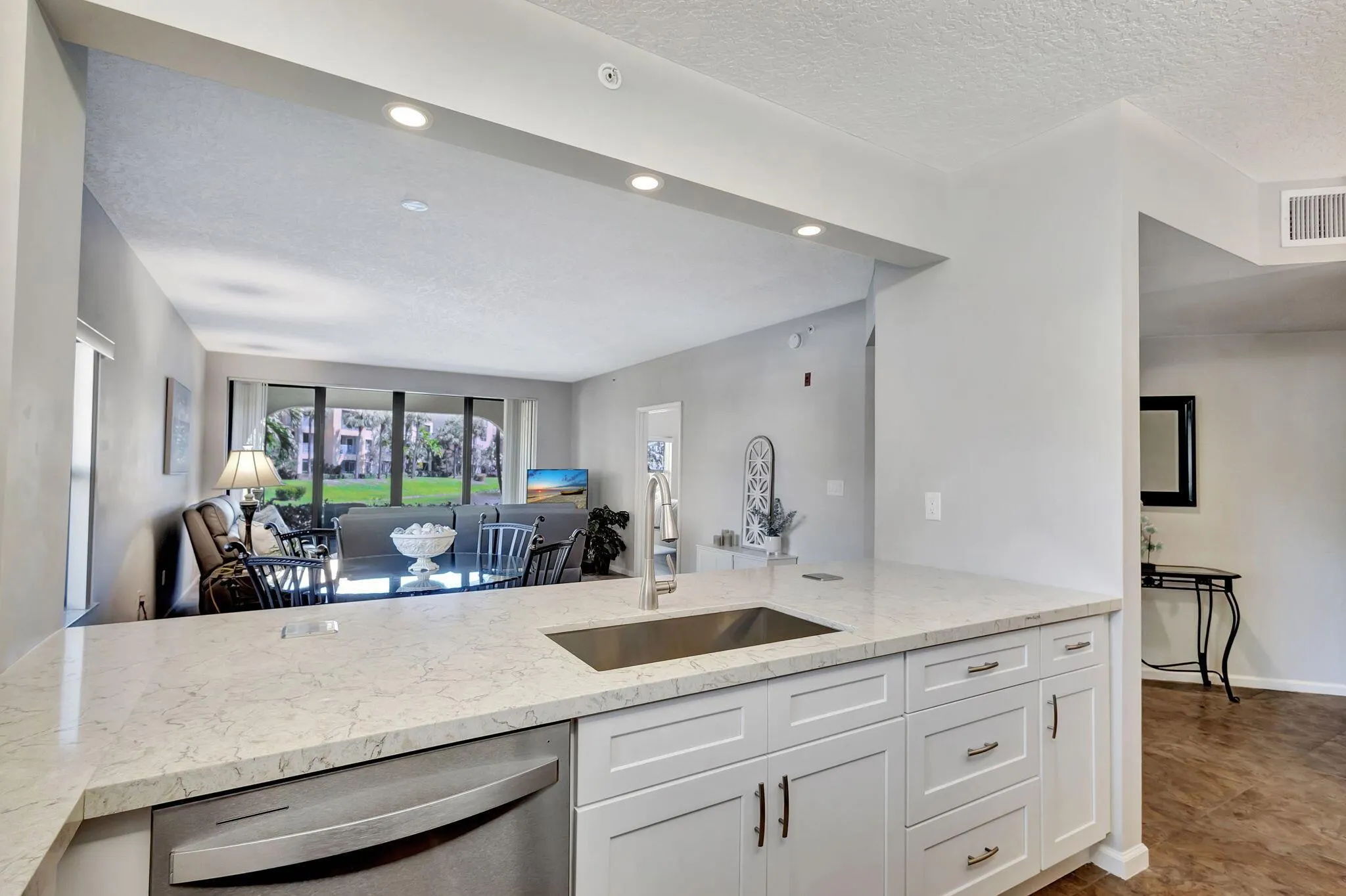 300 Uno Lago Drive, #101
