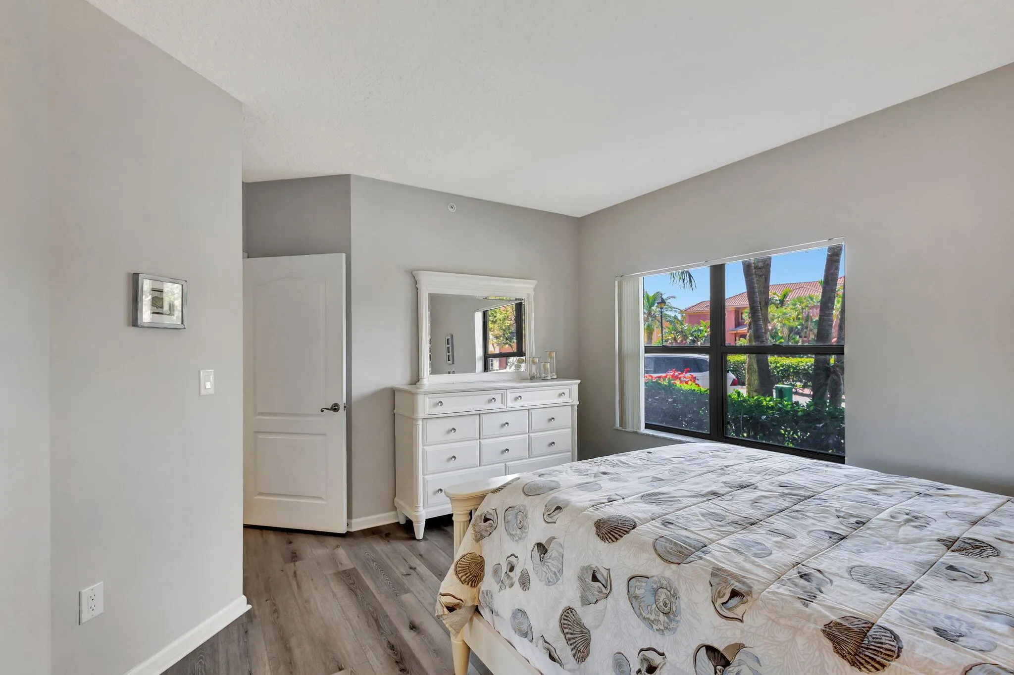 300 Uno Lago Drive, #101