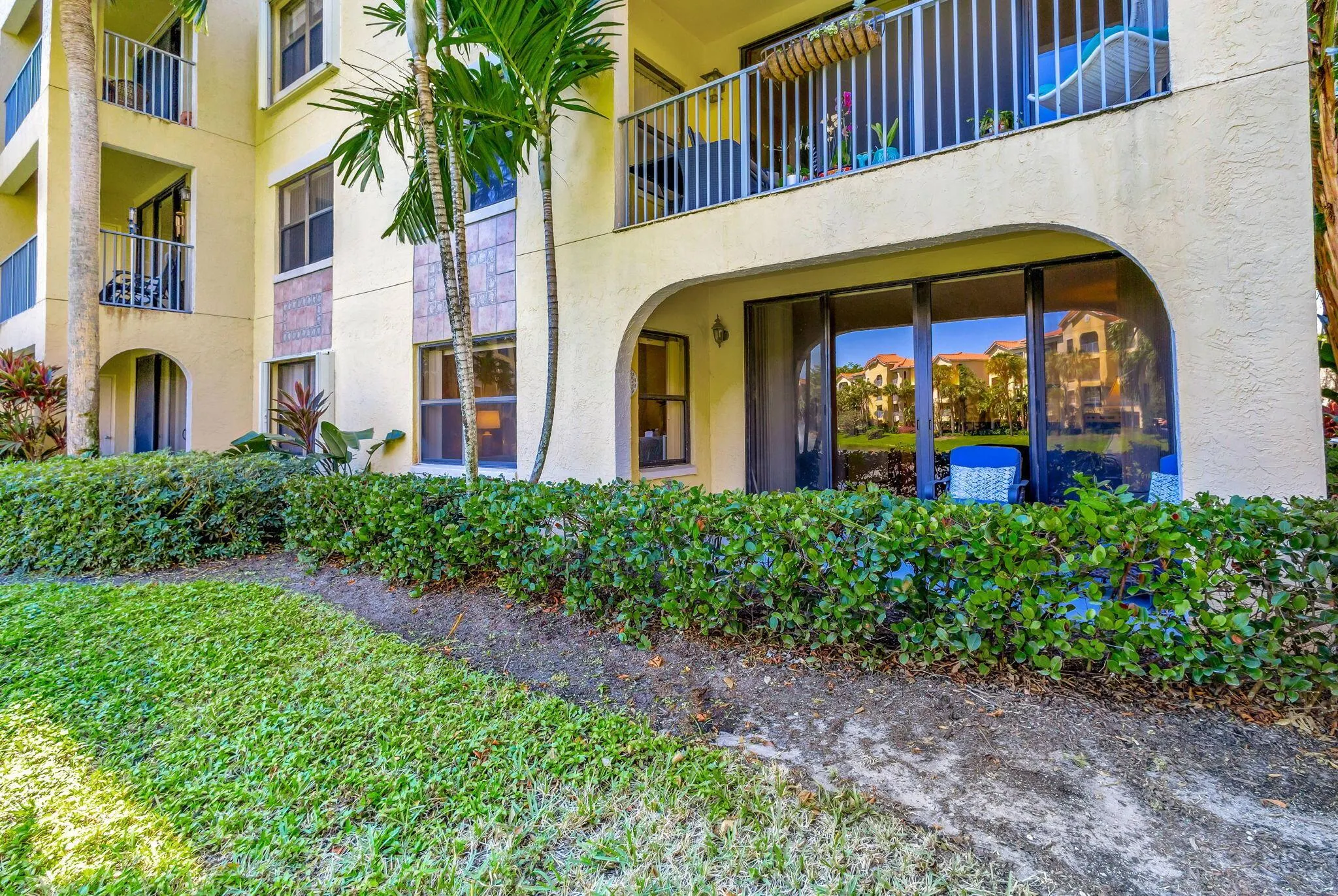 300 Uno Lago Drive, #101