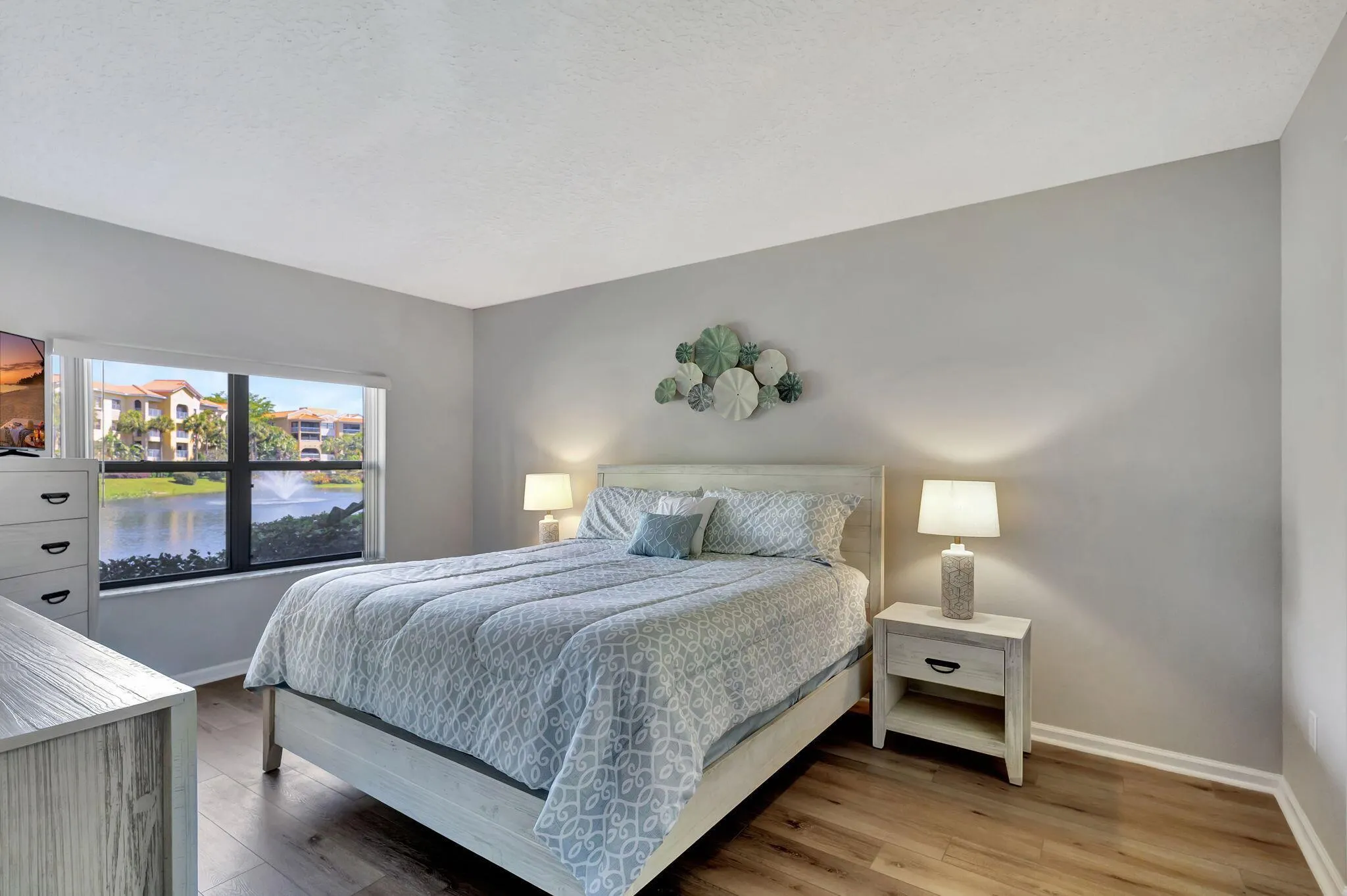 300 Uno Lago Drive, #101