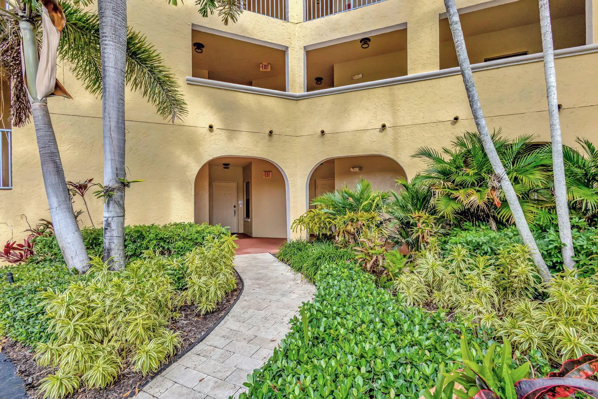 300 Uno Lago Drive, #101