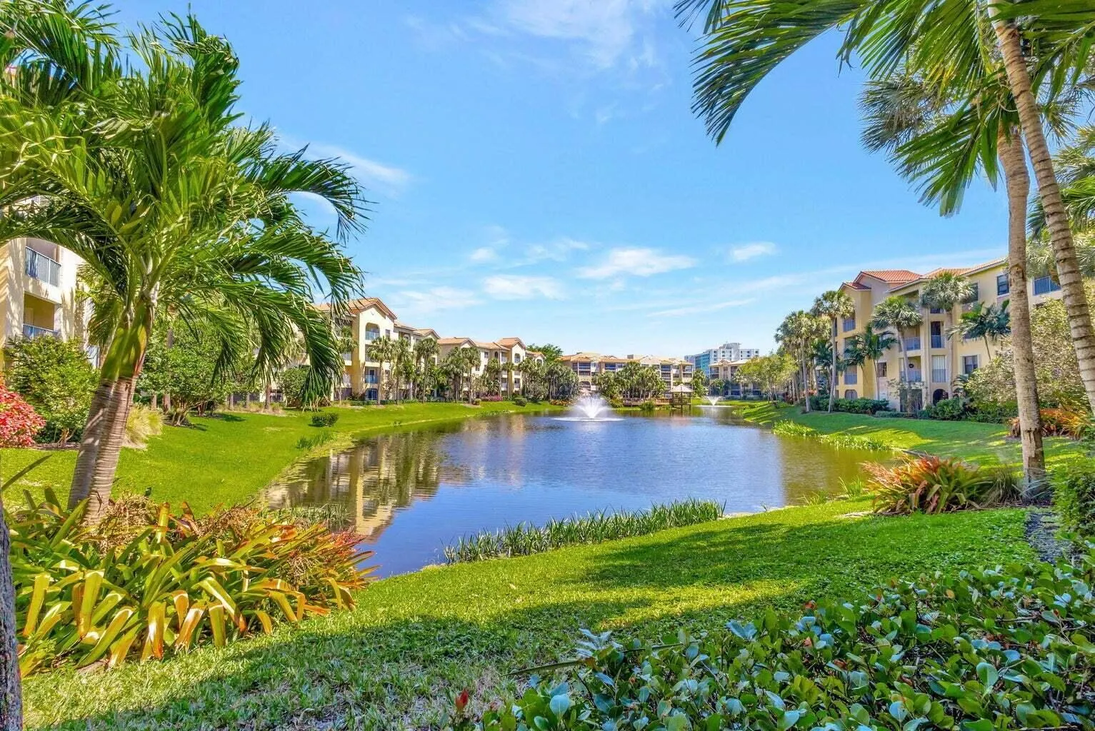 300 Uno Lago Drive, #101