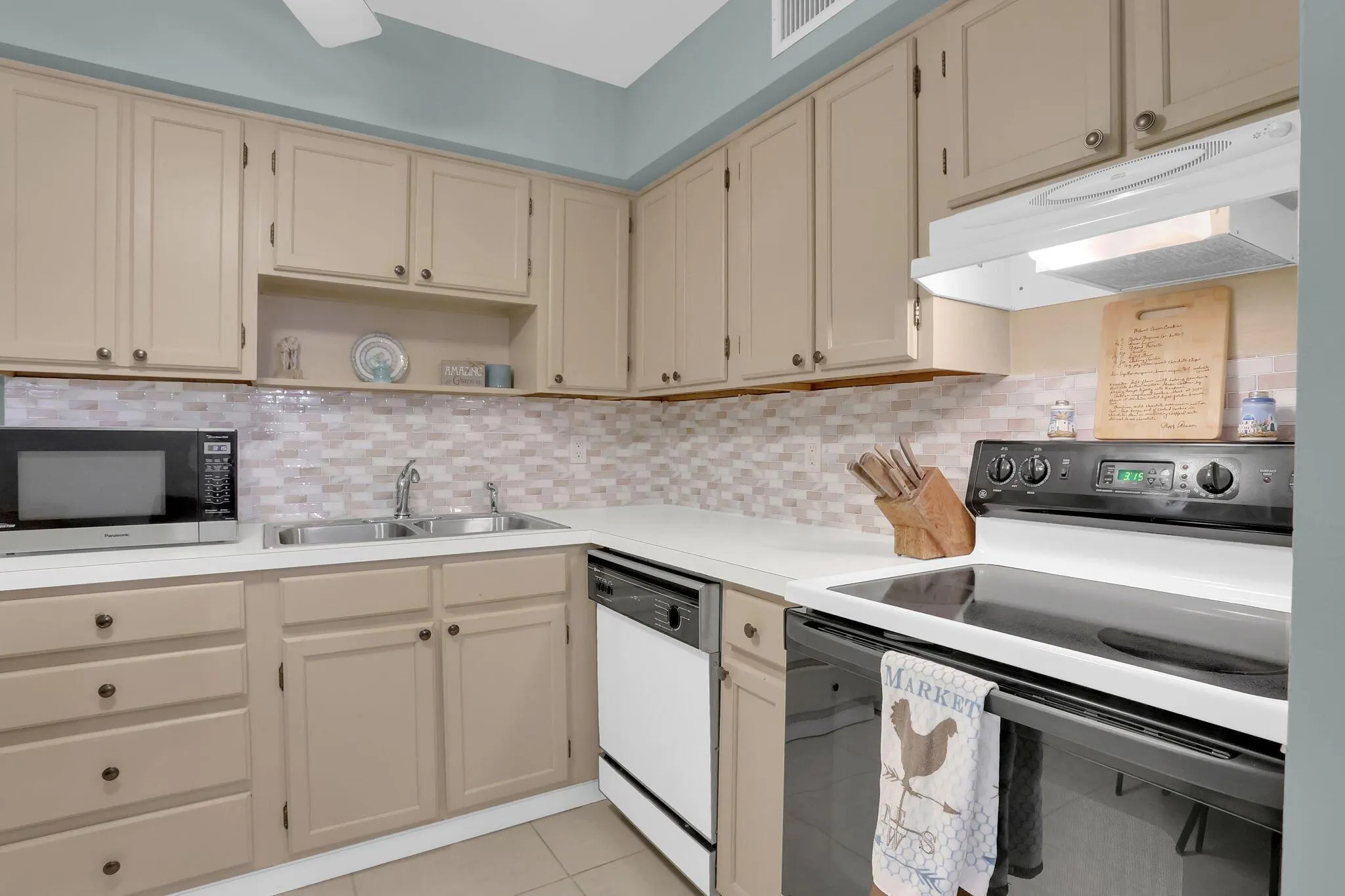9810 Pineapple Tree Drive, #111