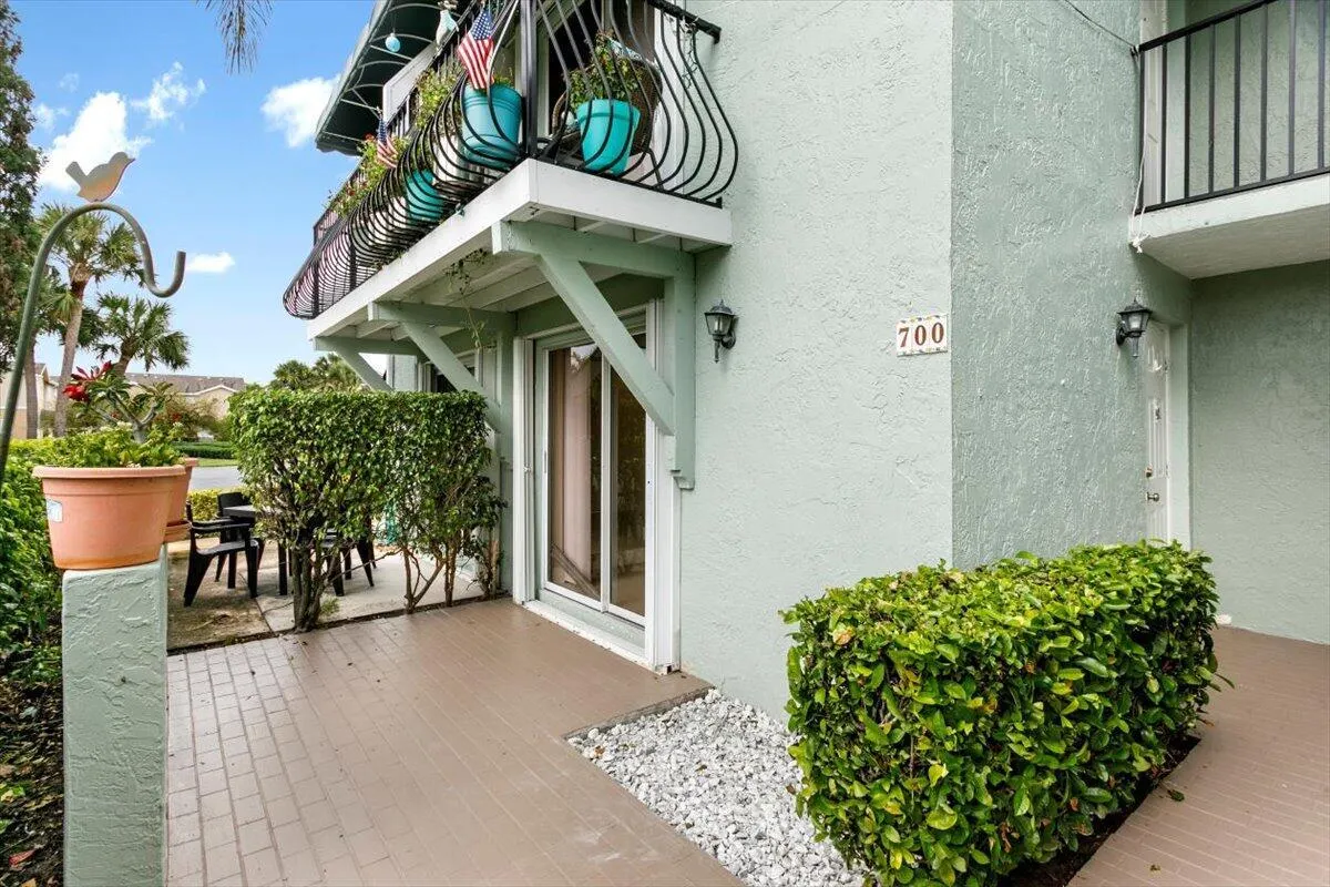 700 Waterside Drive