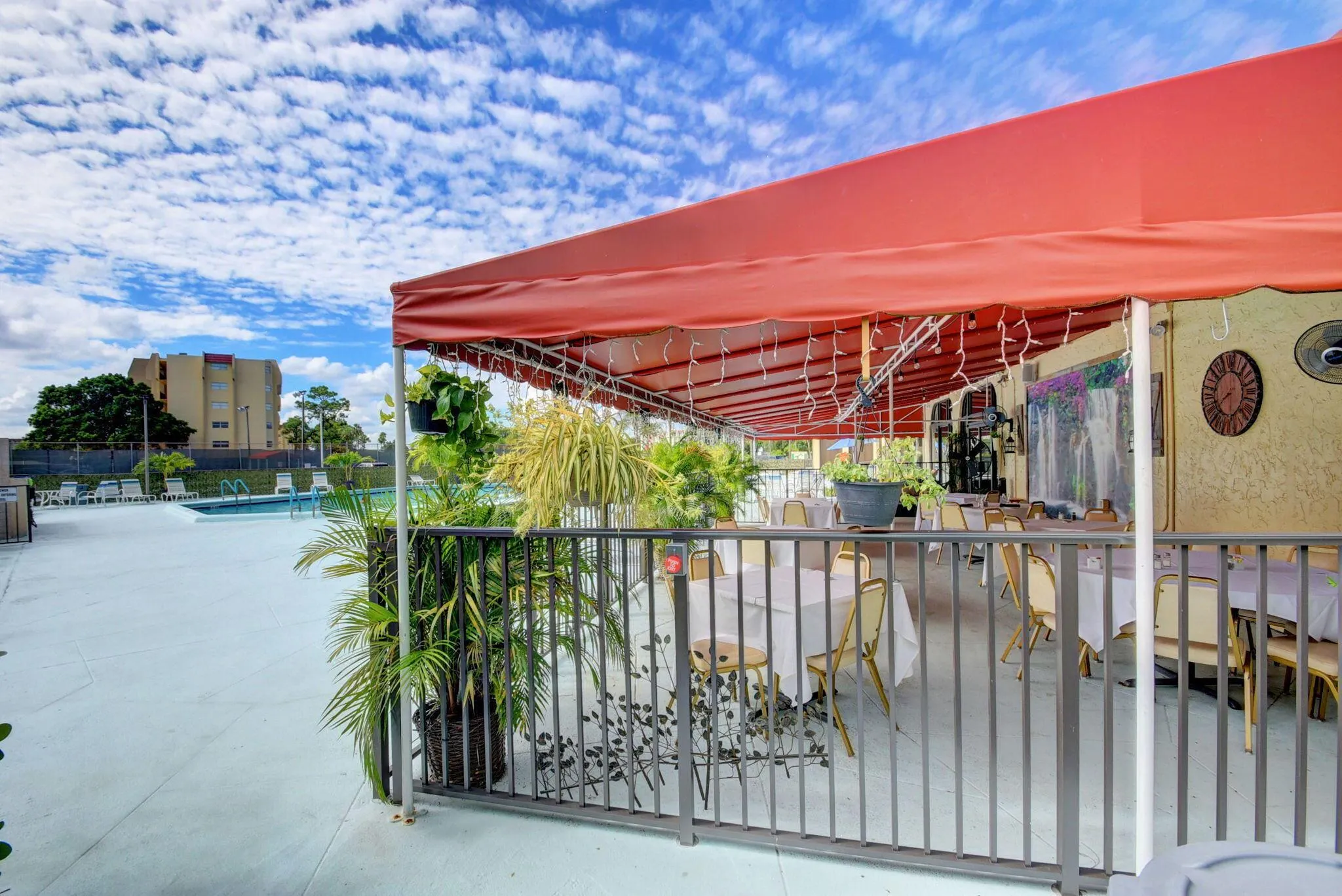 3871 Via Poinciana, #404