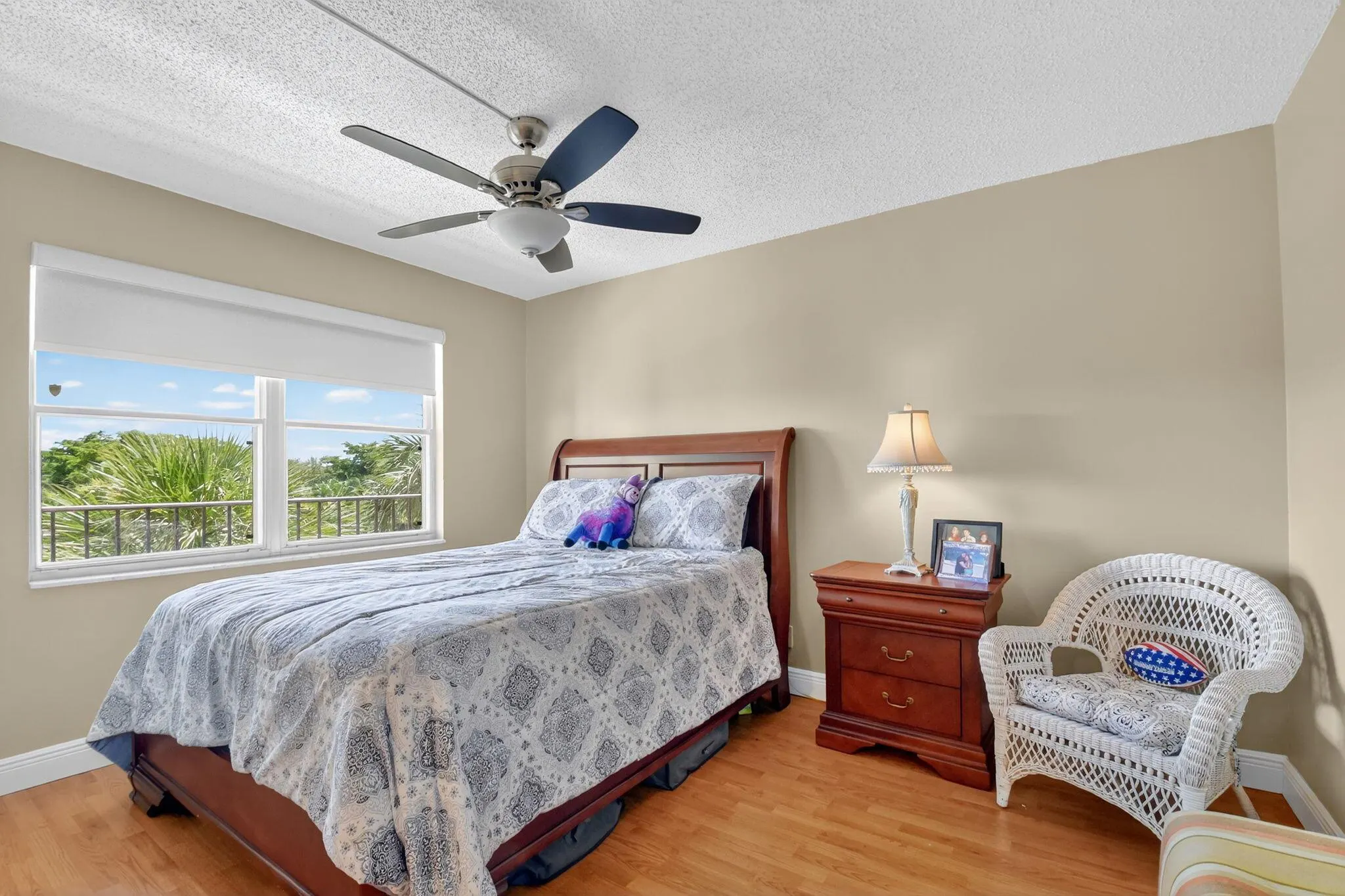 3871 Via Poinciana, #404