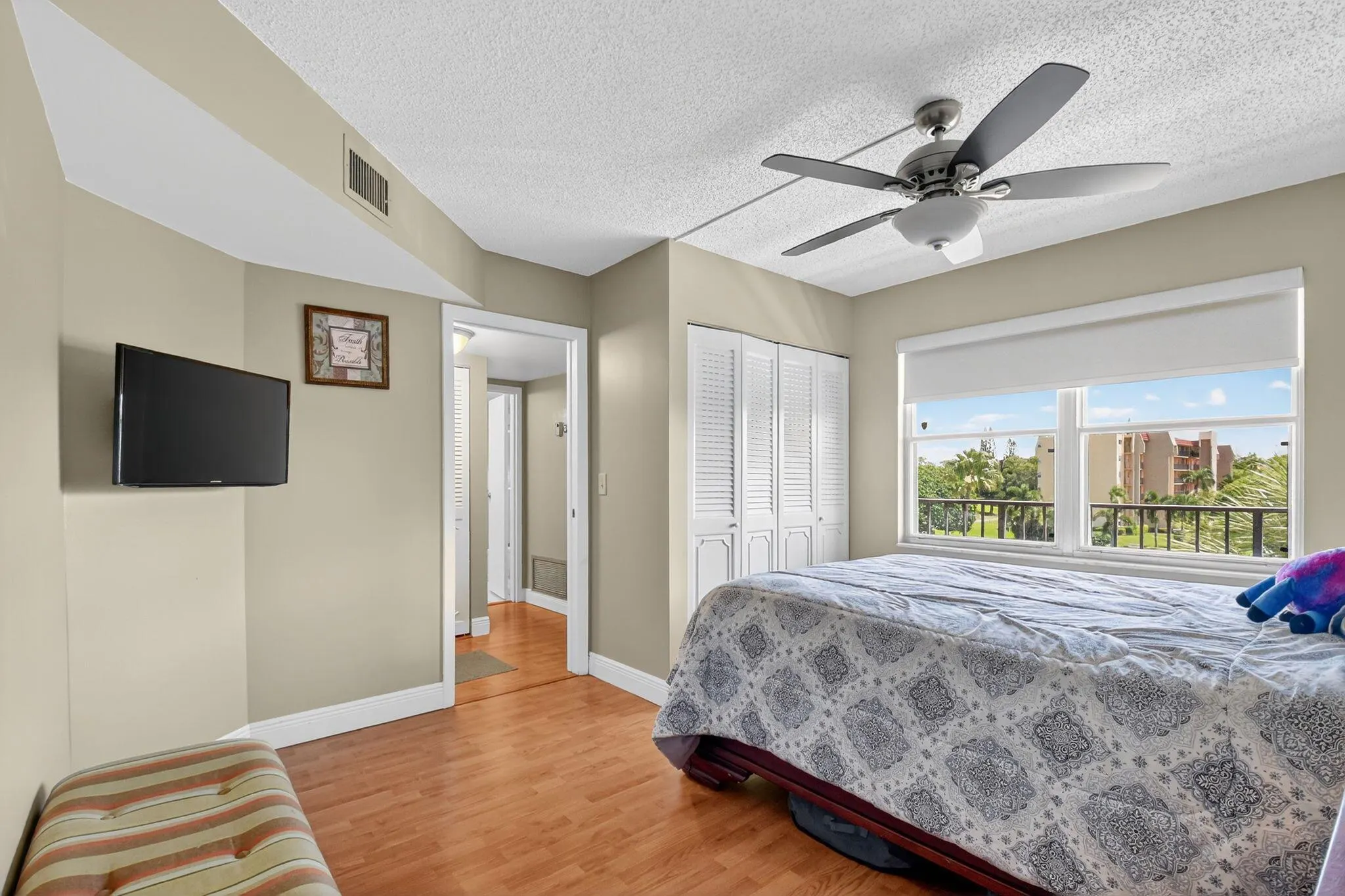 3871 Via Poinciana, #404