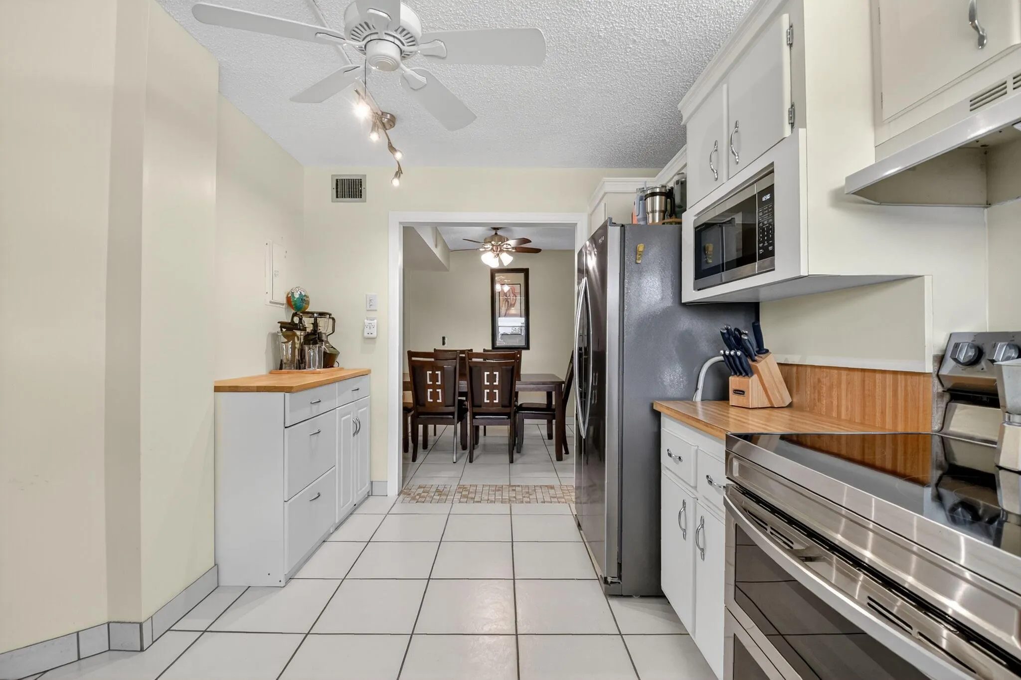 3871 Via Poinciana, #404
