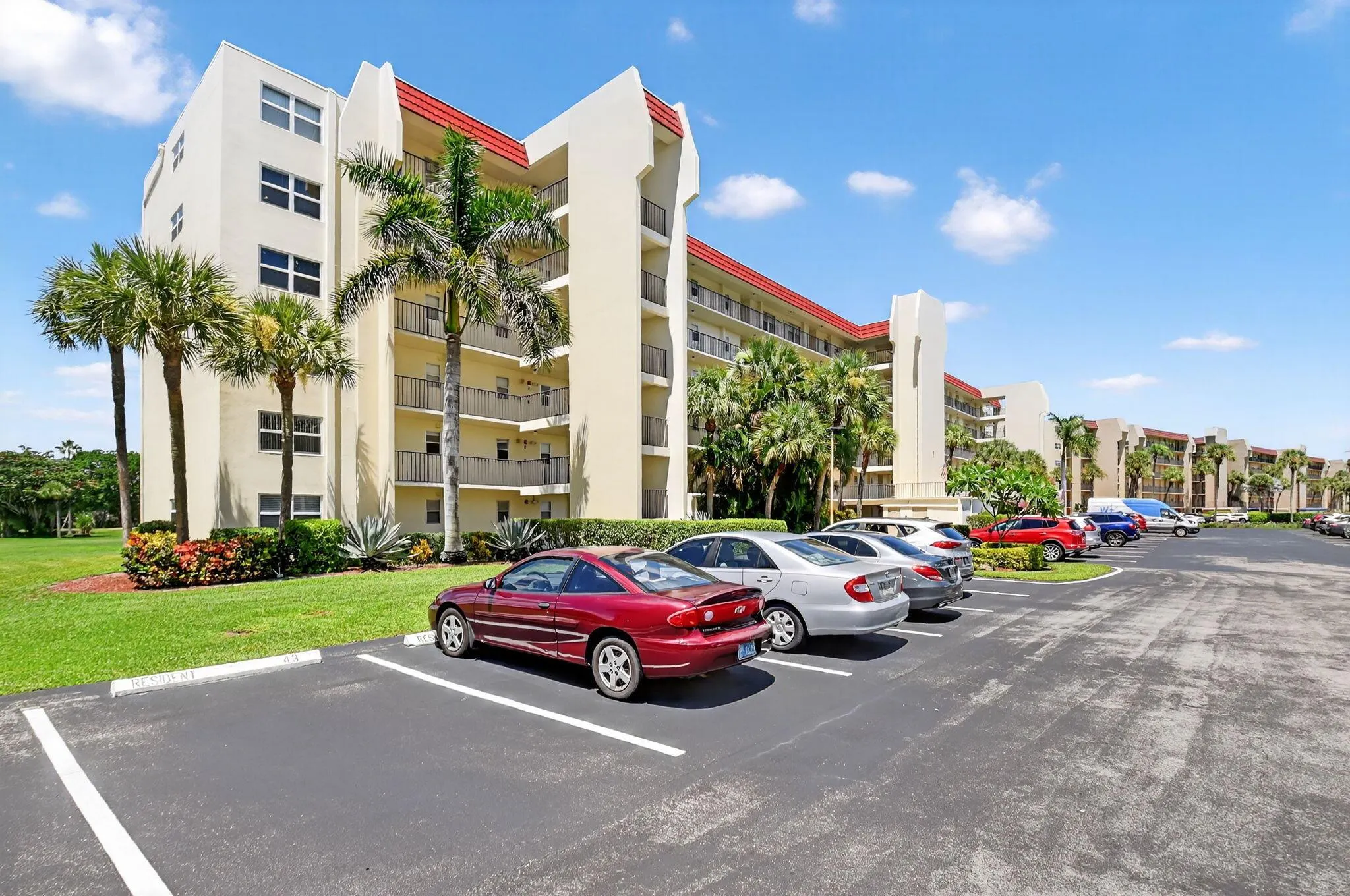 3871 Via Poinciana, #404