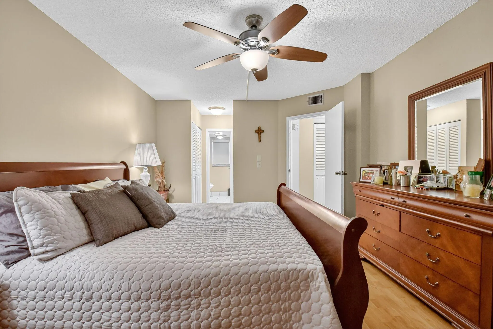 3871 Via Poinciana, #404