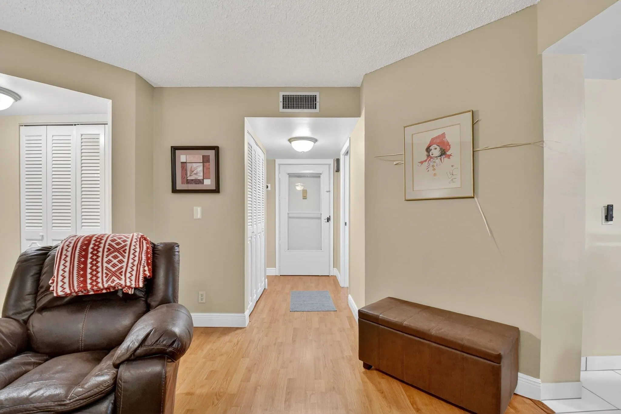 3871 Via Poinciana, #404