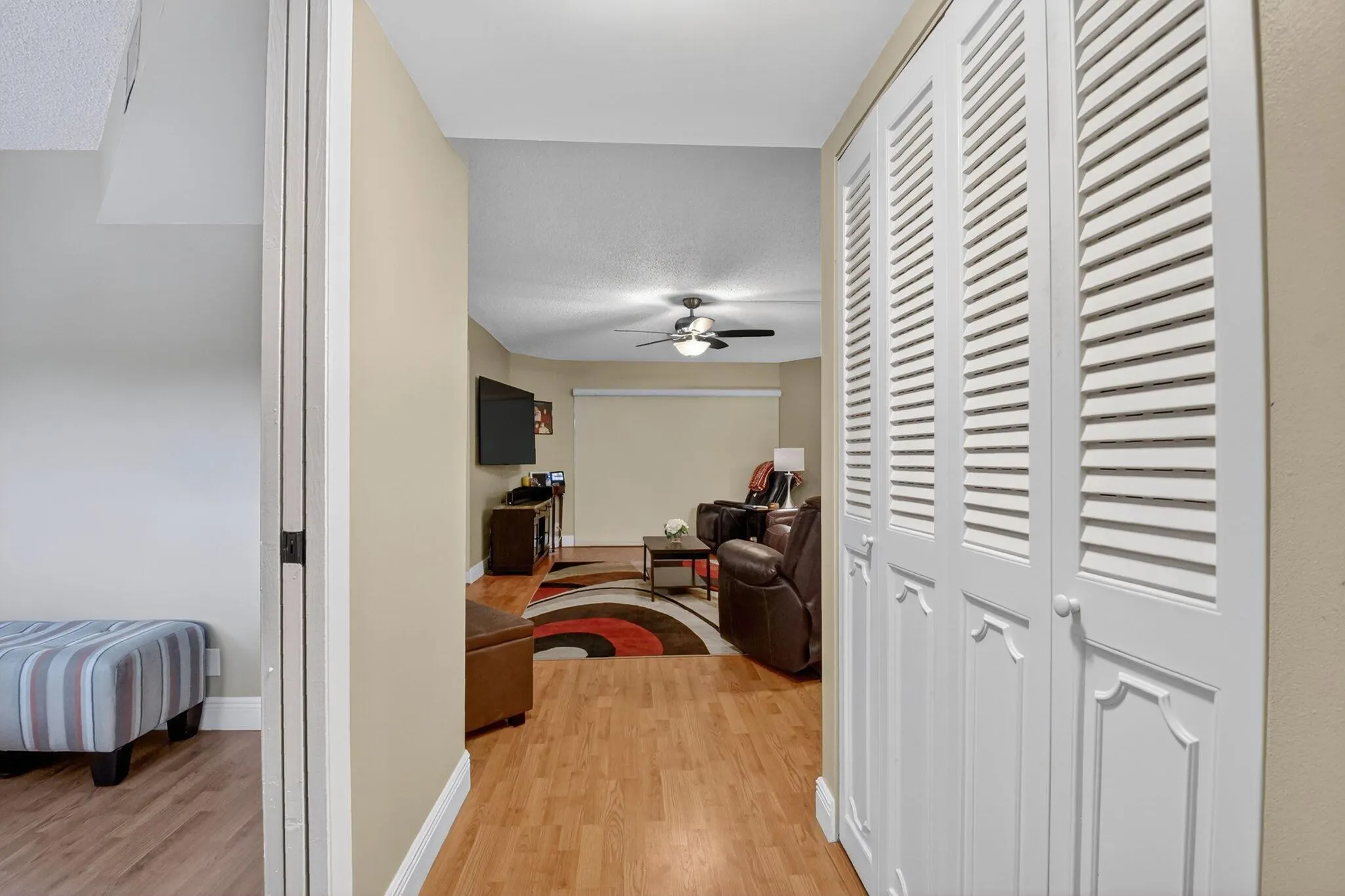 3871 Via Poinciana, #404