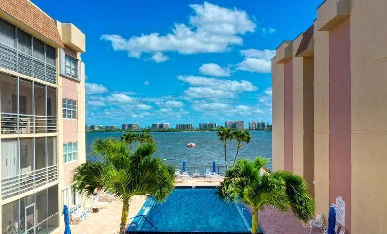 1502 S Lakeside Drive, #103