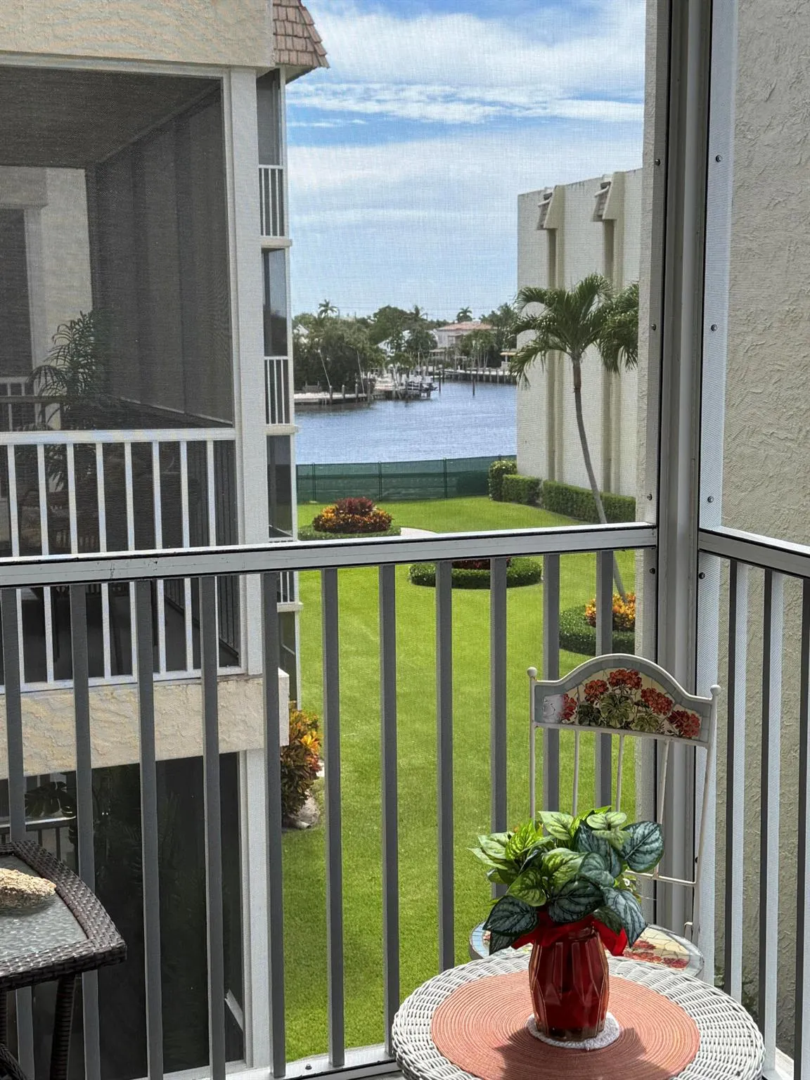 650 Snug Harbor Drive, #G310