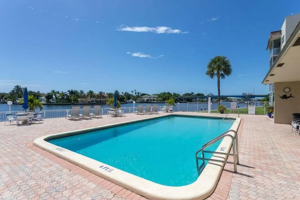 650 Snug Harbor Drive, #G310