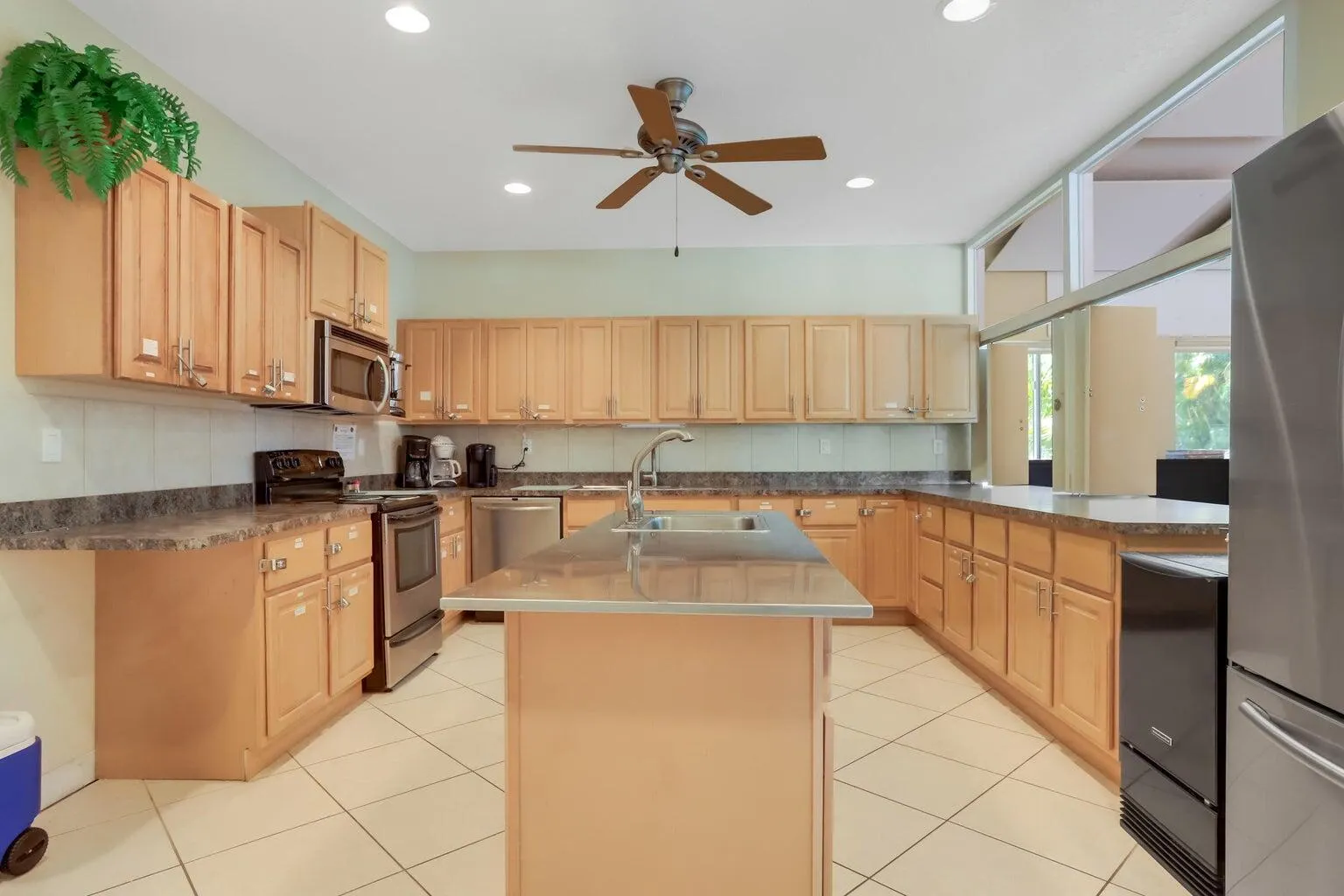 650 Snug Harbor Drive, #G310