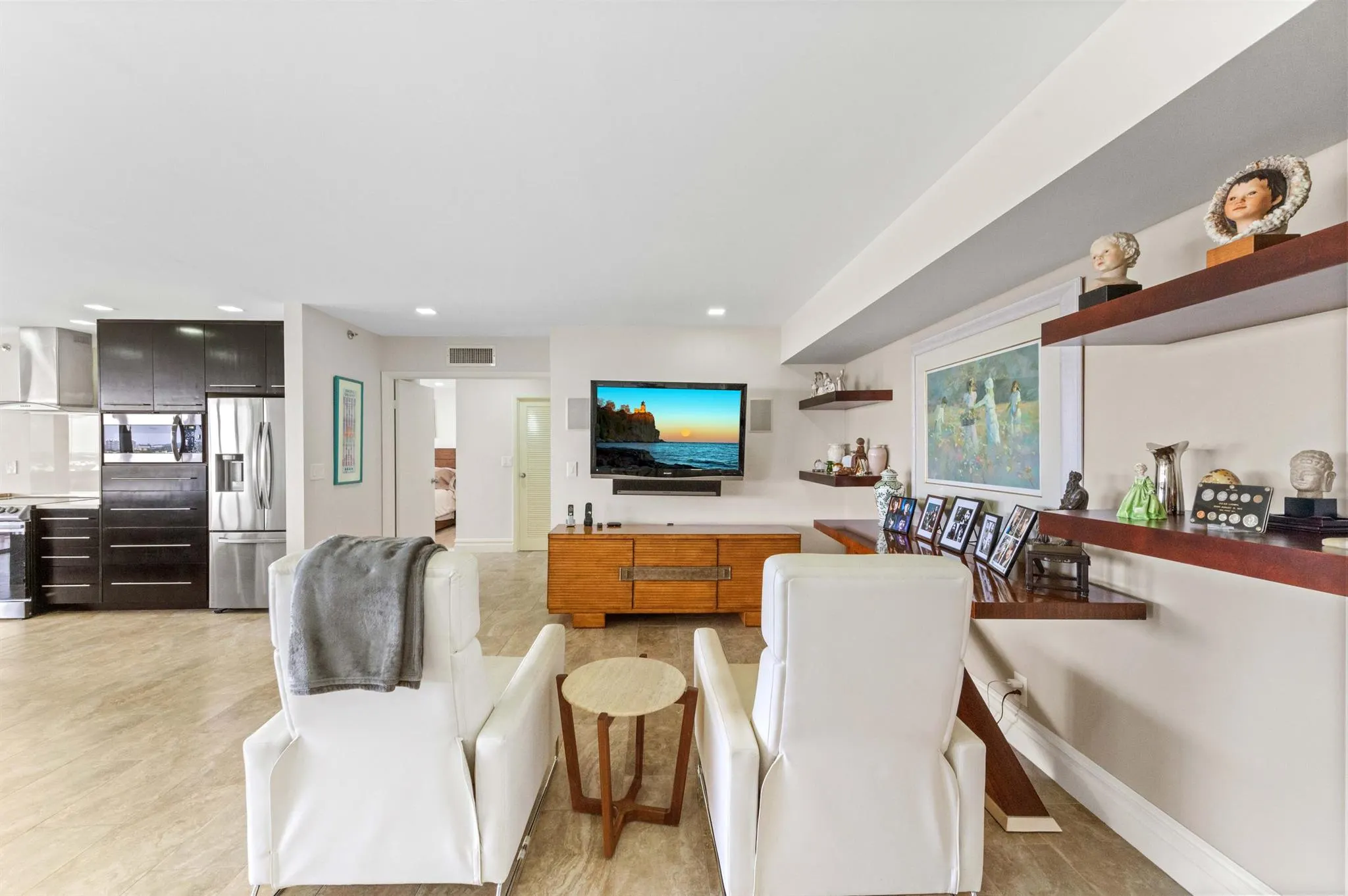 1900 Consulate Place, #1005