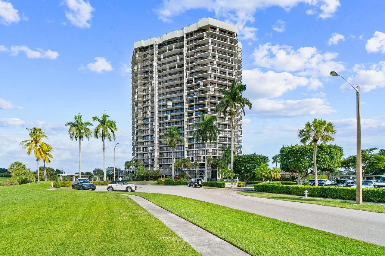 1900 Consulate Place, #1005