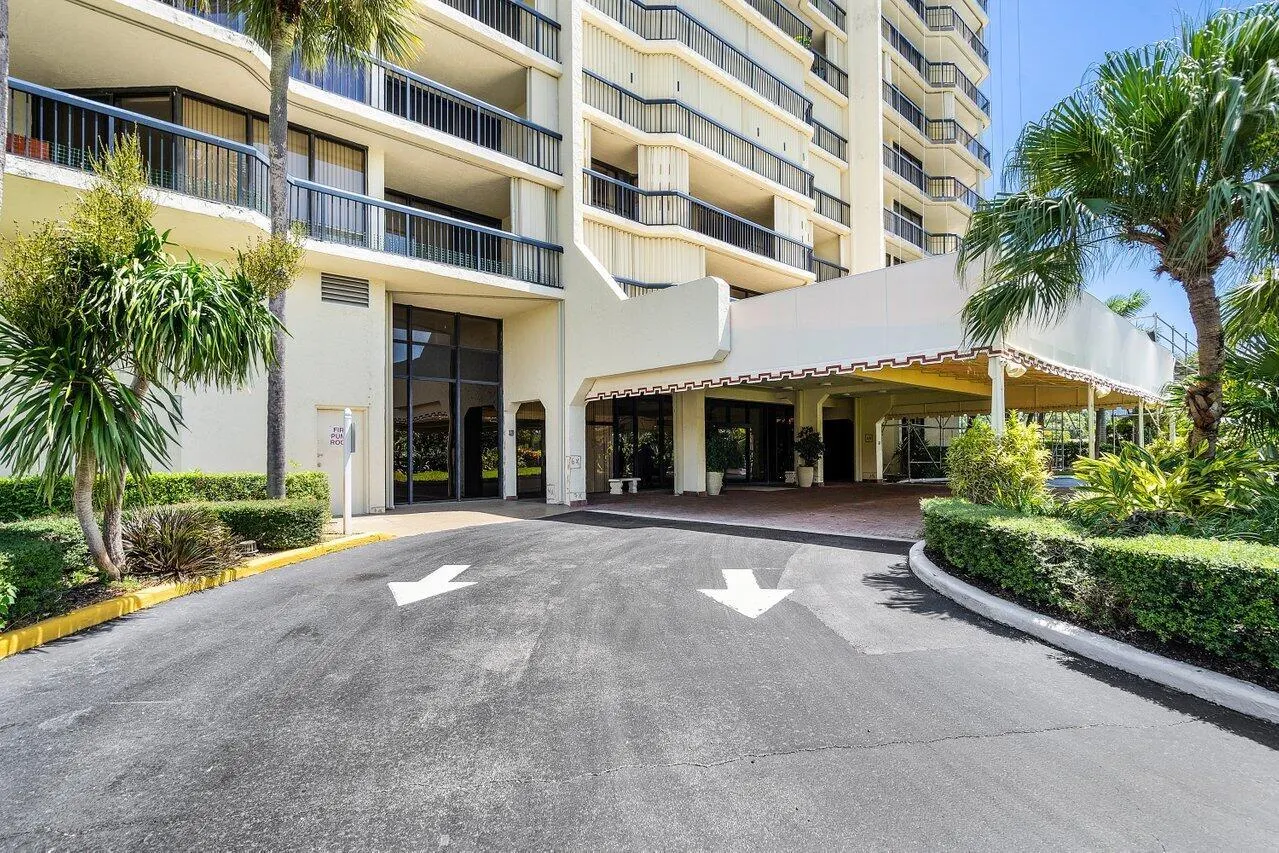 1900 Consulate Place, #1005