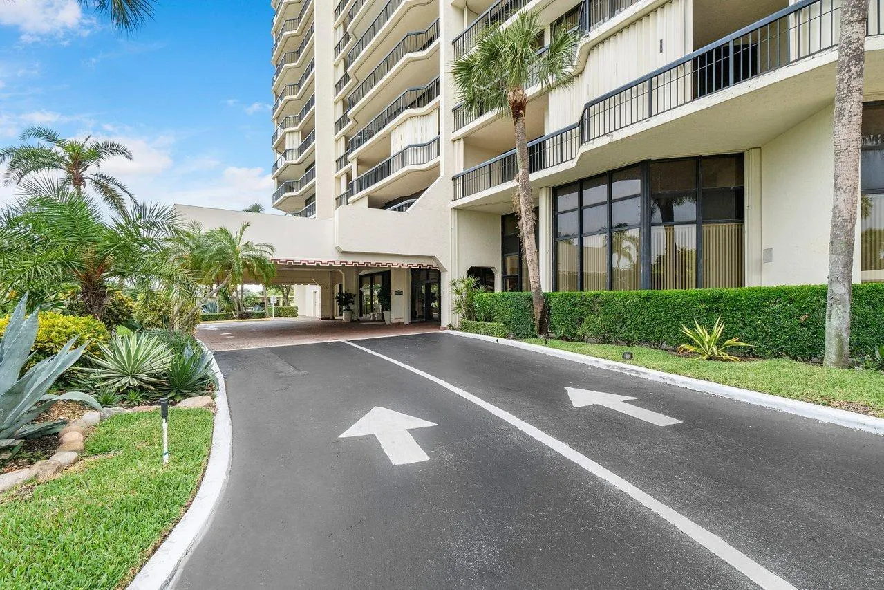 1900 Consulate Place, #1005