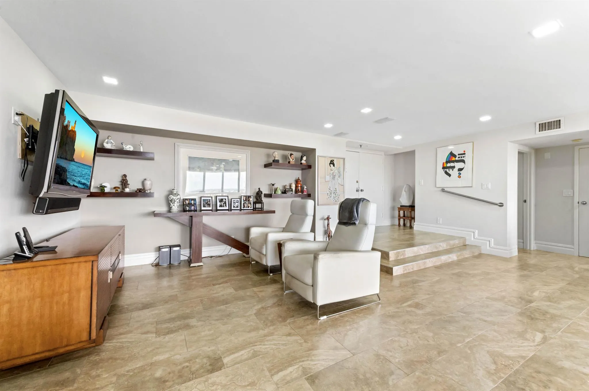 1900 Consulate Place, #1005