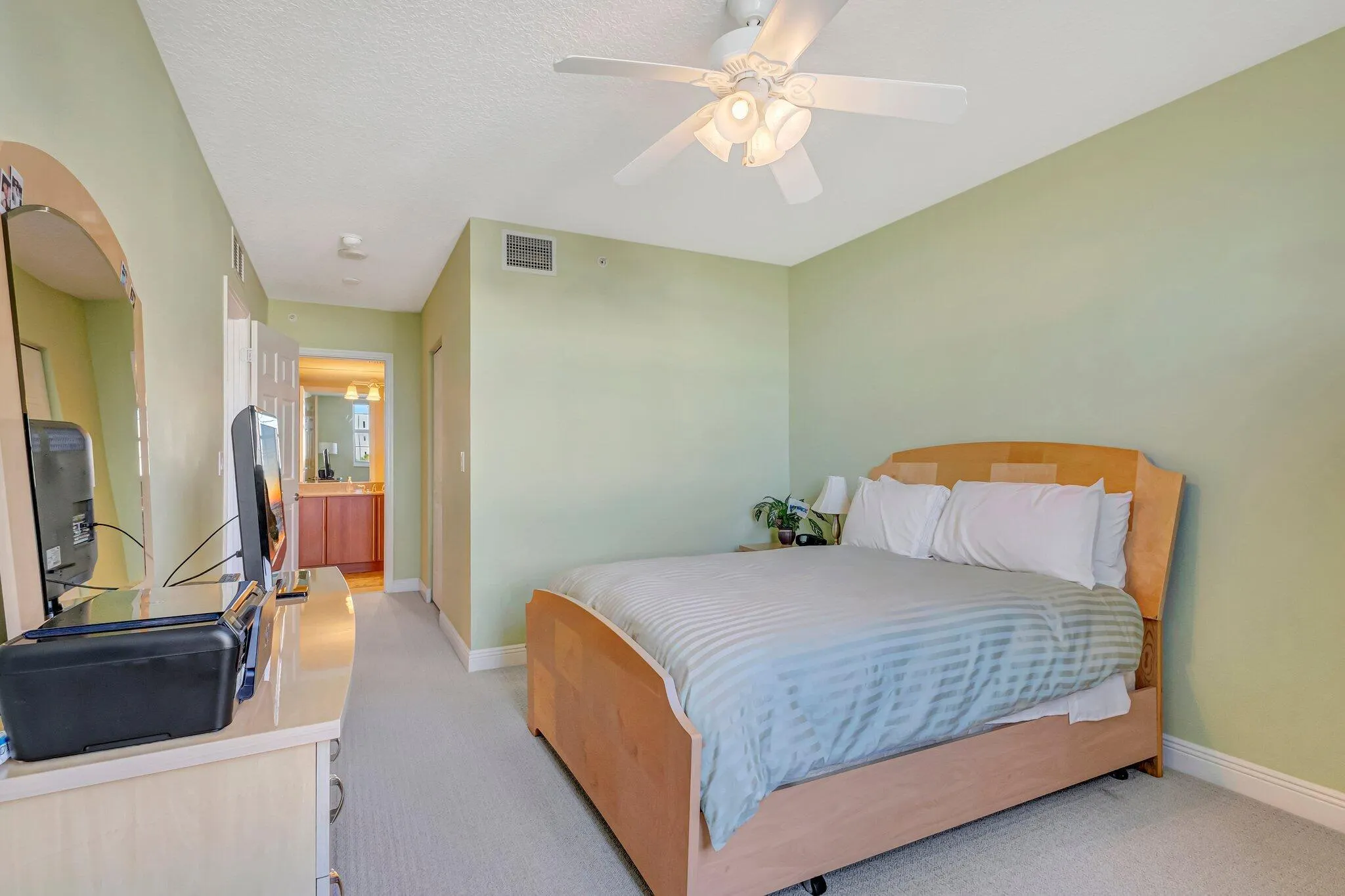610 Clematis Street, #400 & 402