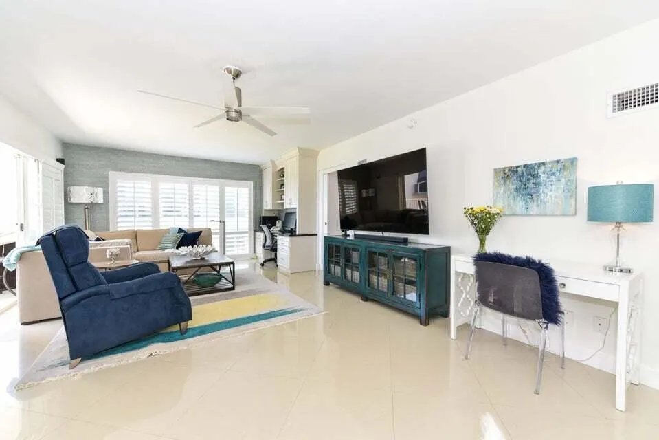 1203 Hillsboro Mile, #P3