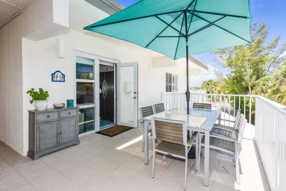 1203 Hillsboro Mile, #P3